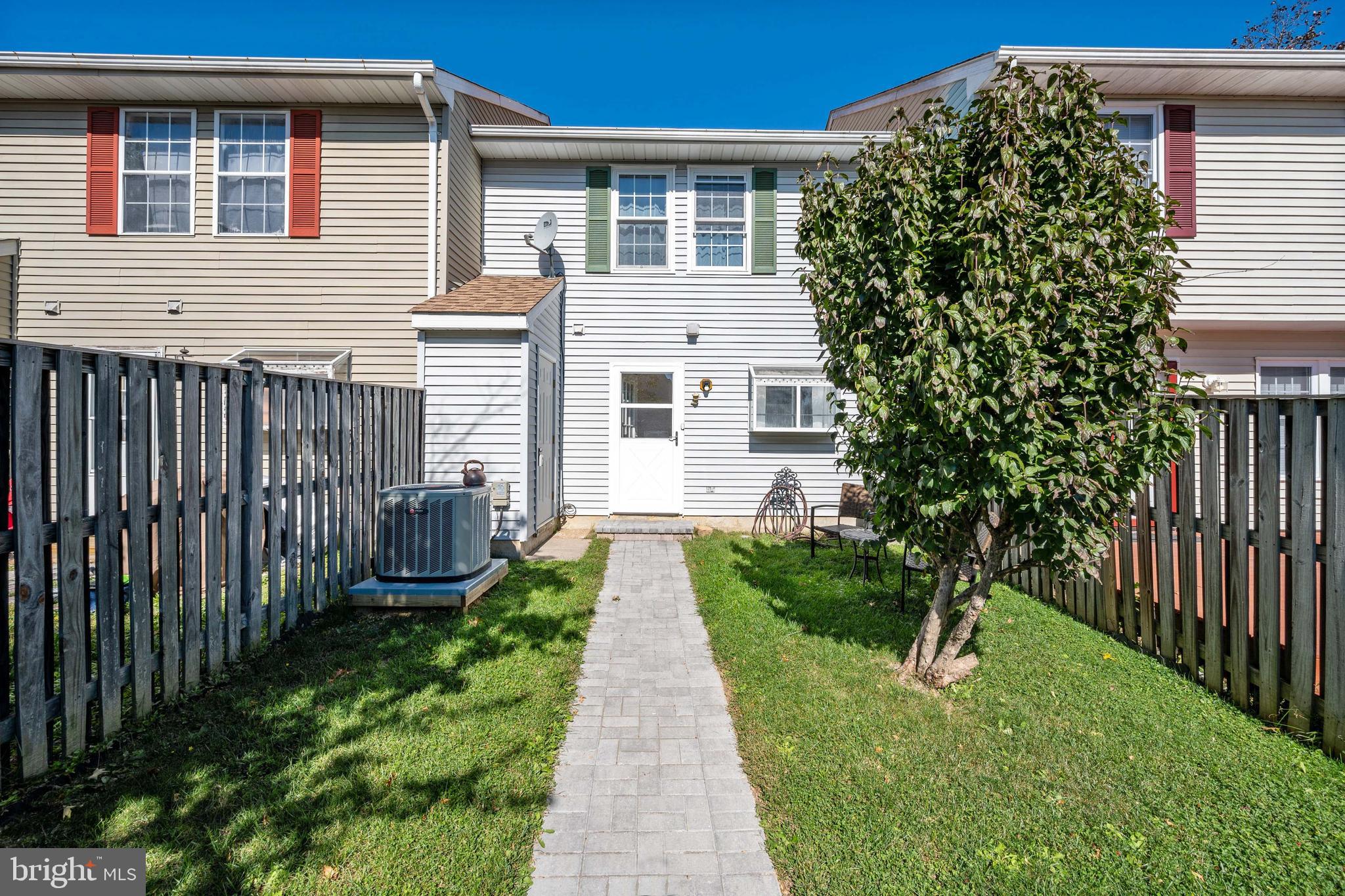 ST CHARLES HAMPSHIRE - Residential