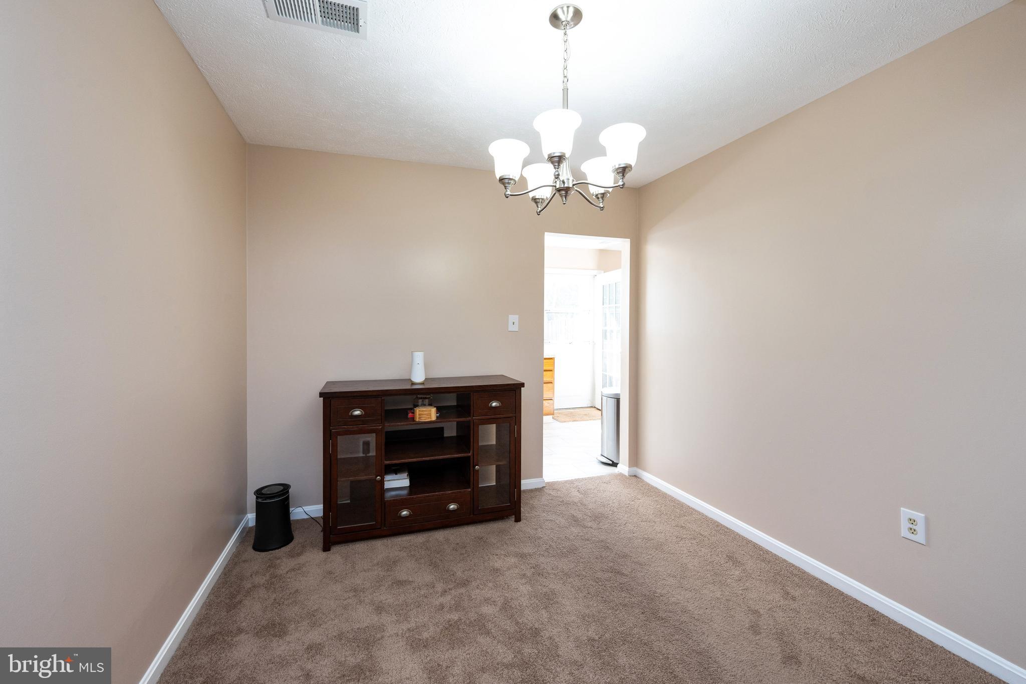 ST CHARLES HAMPSHIRE - Residential