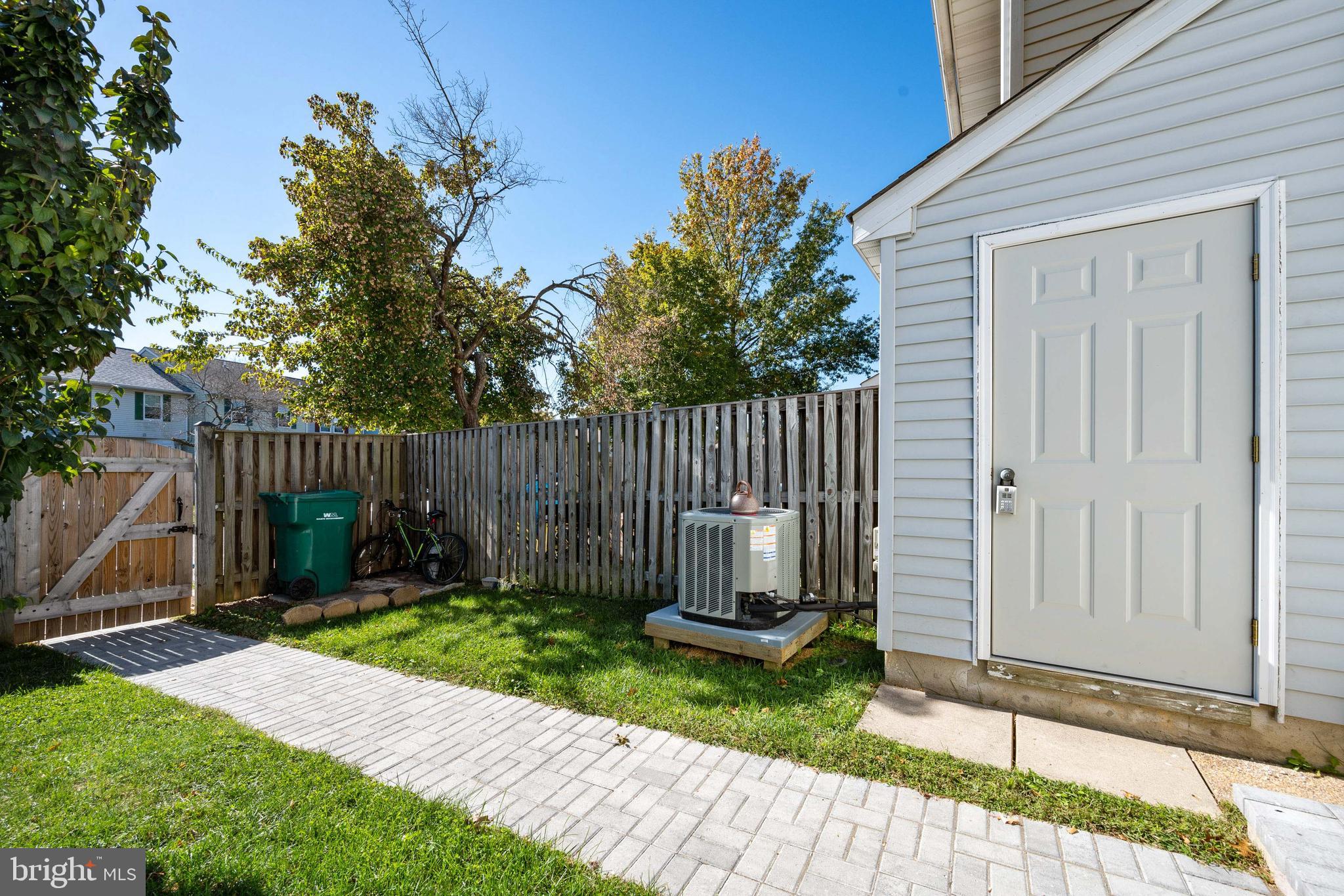 ST CHARLES HAMPSHIRE - Residential