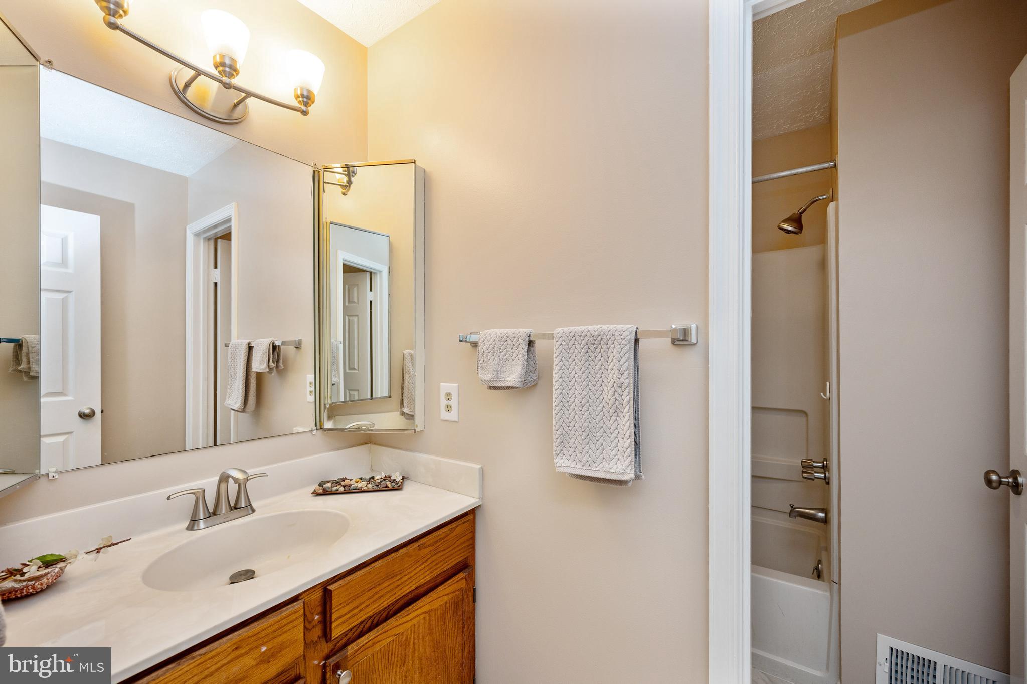 ST CHARLES HAMPSHIRE - Residential