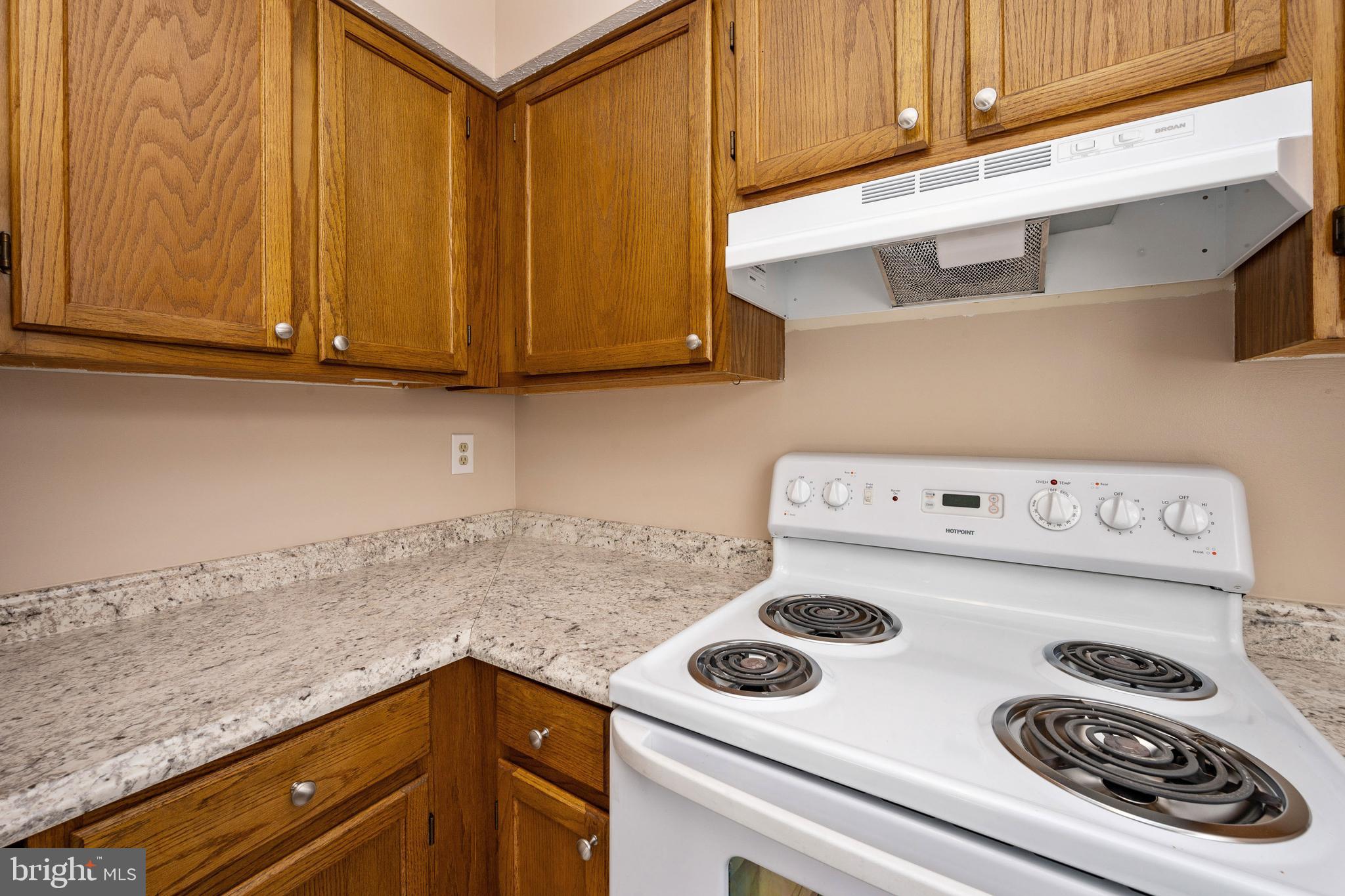 ST CHARLES HAMPSHIRE - Residential