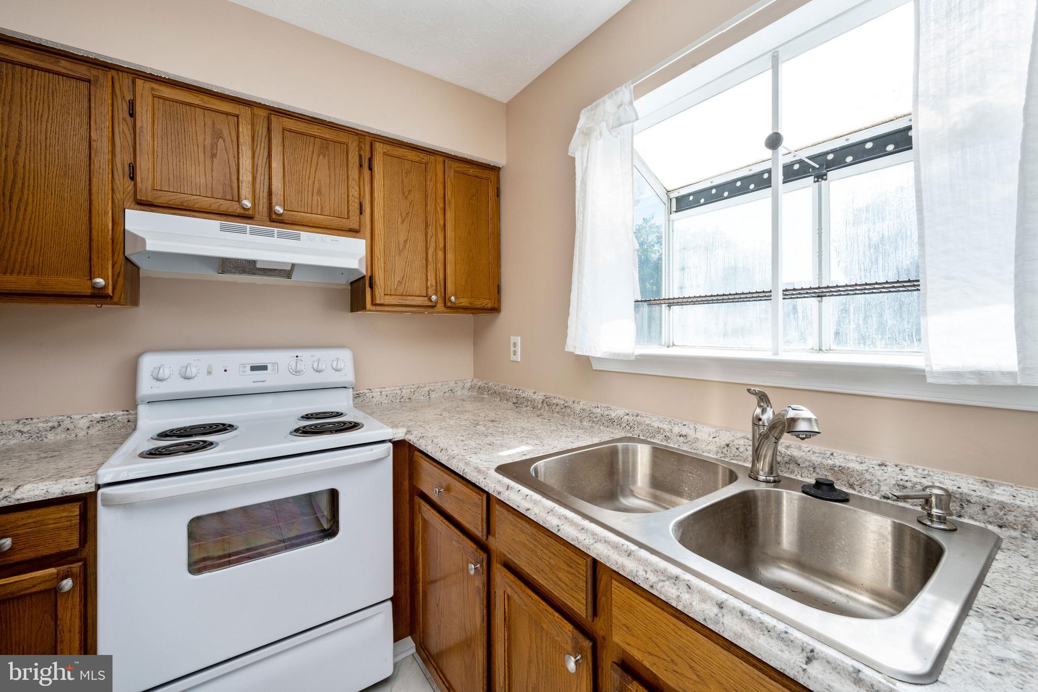 ST CHARLES HAMPSHIRE - Residential