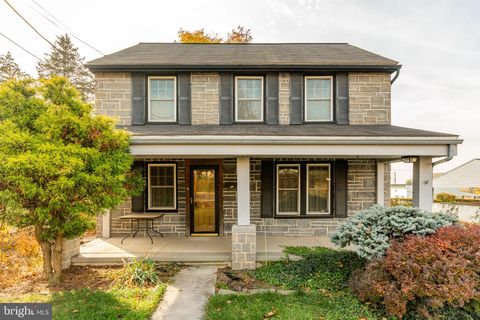 Photo of 145 E Chestnut Street, EPHRATA, PA 17522 (MLS # PALA2061088)