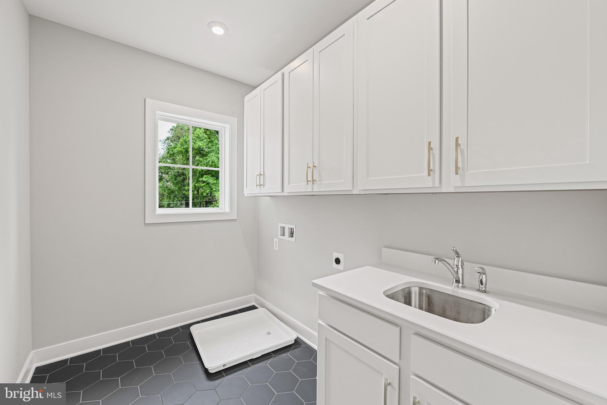 DUNN LORING WOODS - Residential