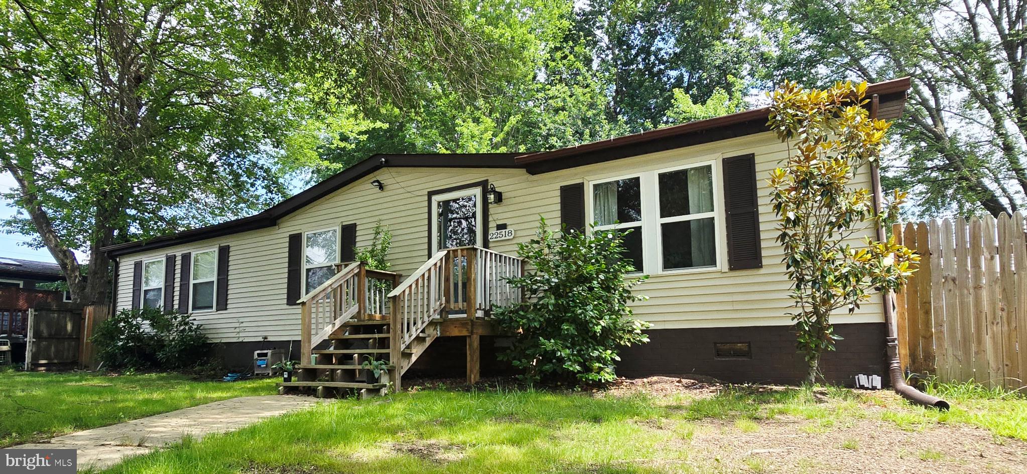 *** Back on the Market***
Simple Living in SoMD!
One Level Living w/ a Private Yard and Spacious Interior Elements. Master Bedroom w/ Ensuite plus (2) additional Bedrooms and an additional Full Bathroom. Open Living Room with Dining Room & Kitchen Connected.
Neighborhood close proximity to Everything; Shopping, Restaurants, Entertainment and much more. Close to Patuxent River Naval Air Base, Camping at Point Lookout, Walking and Biking on the Completed FDR Blvd and much more.
Private and Fenced Backyard w/ (2) Patios, plenty of parking available, and an Outdoor Shed for Storage.
We invite you to see how Simple Living in SoMD can be; Easy One Level Living.
Being Sold As Is.