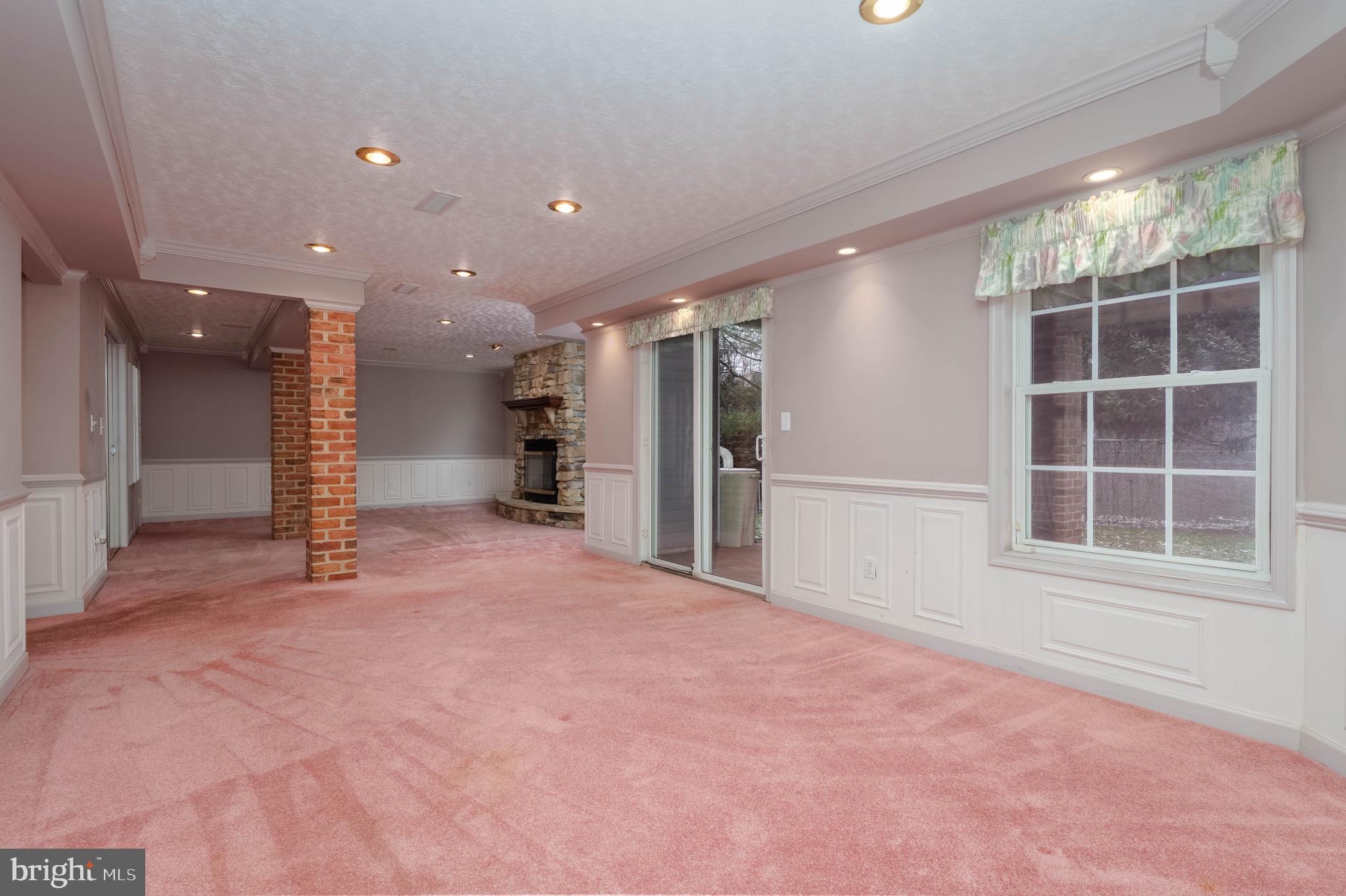 EQUESTRIAN ACRES - Residential