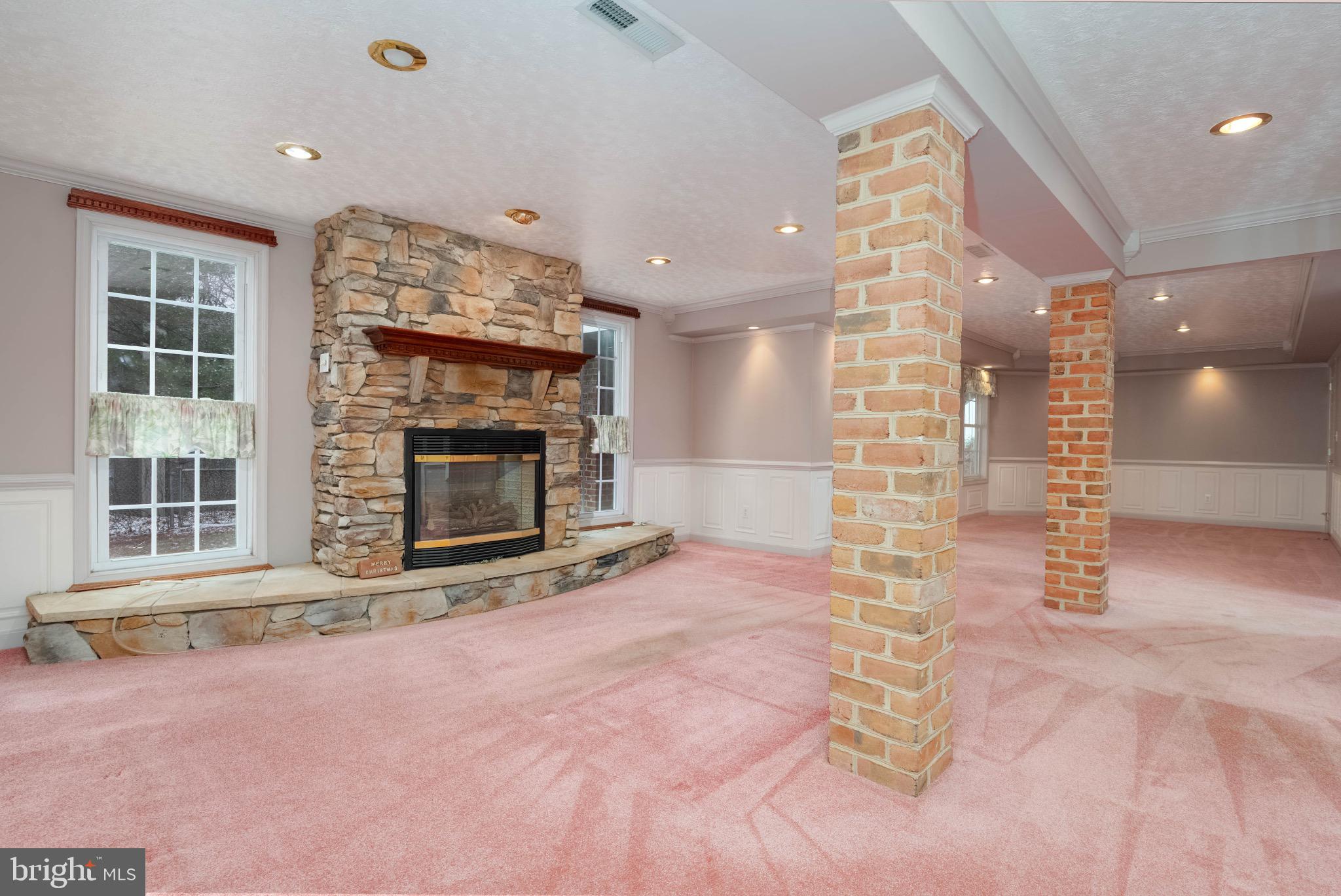 EQUESTRIAN ACRES - Residential