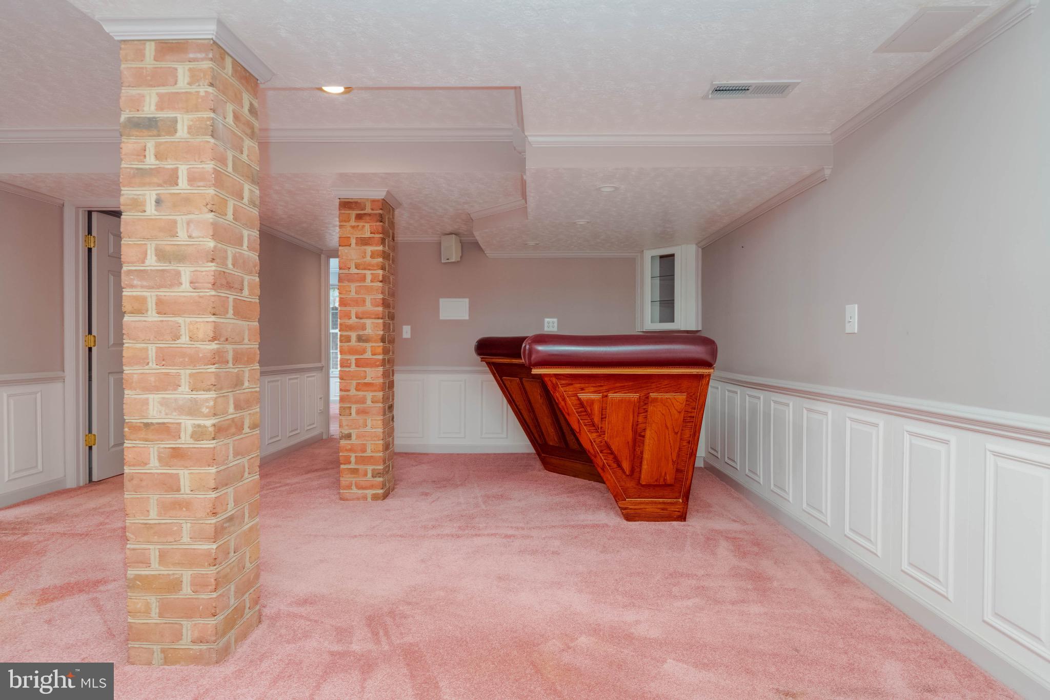 EQUESTRIAN ACRES - Residential