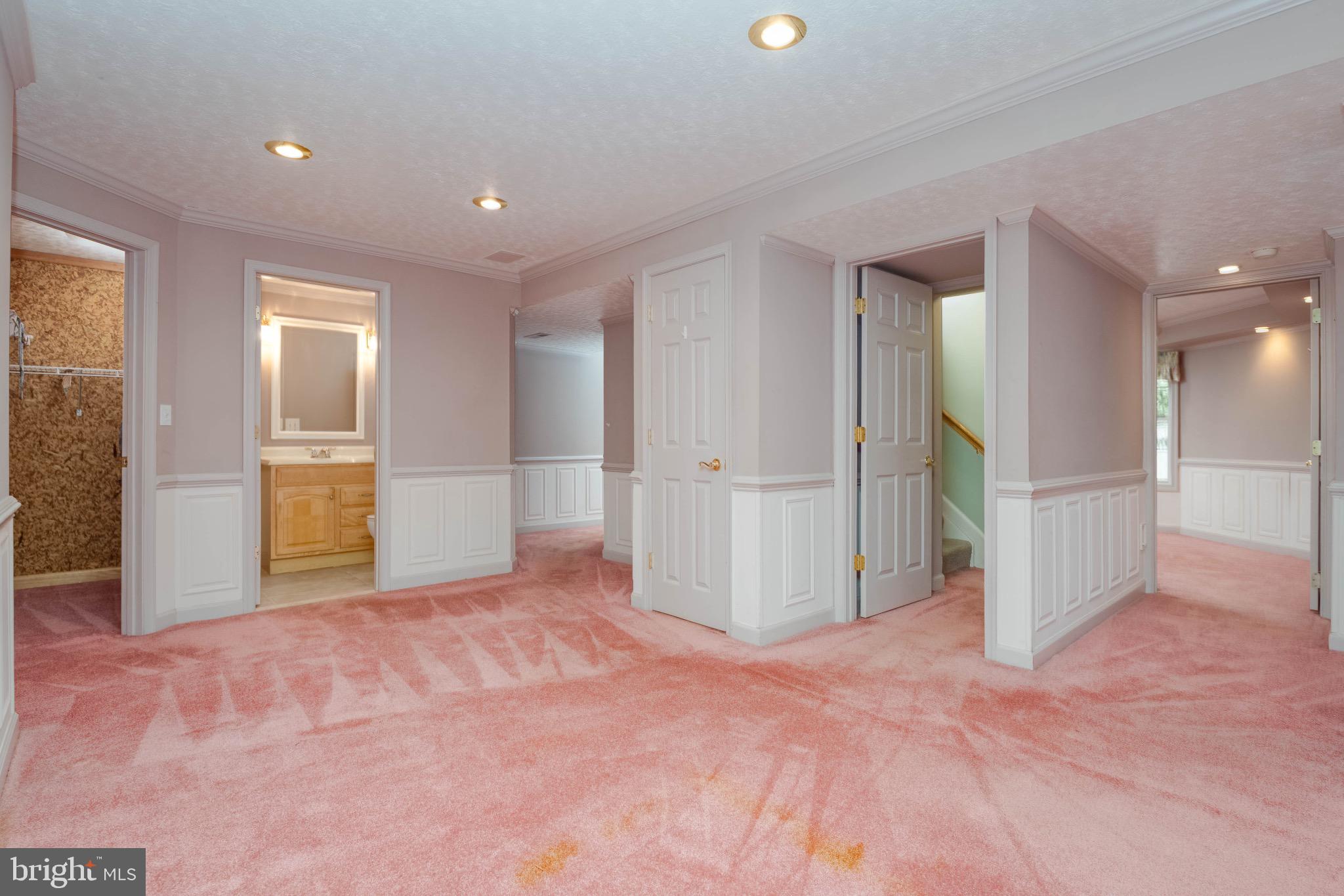 EQUESTRIAN ACRES - Residential