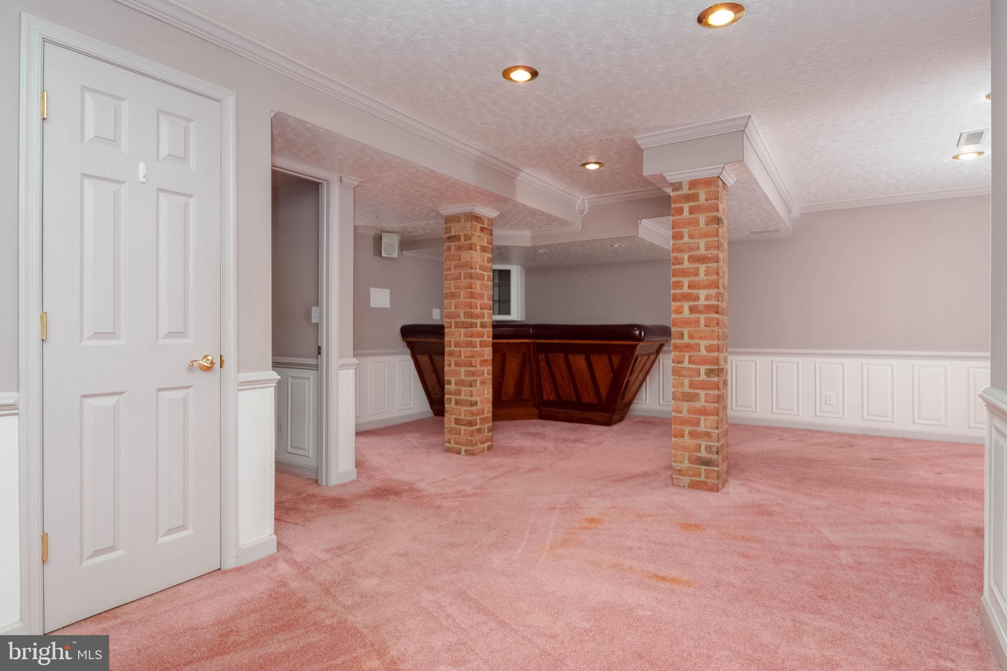 EQUESTRIAN ACRES - Residential