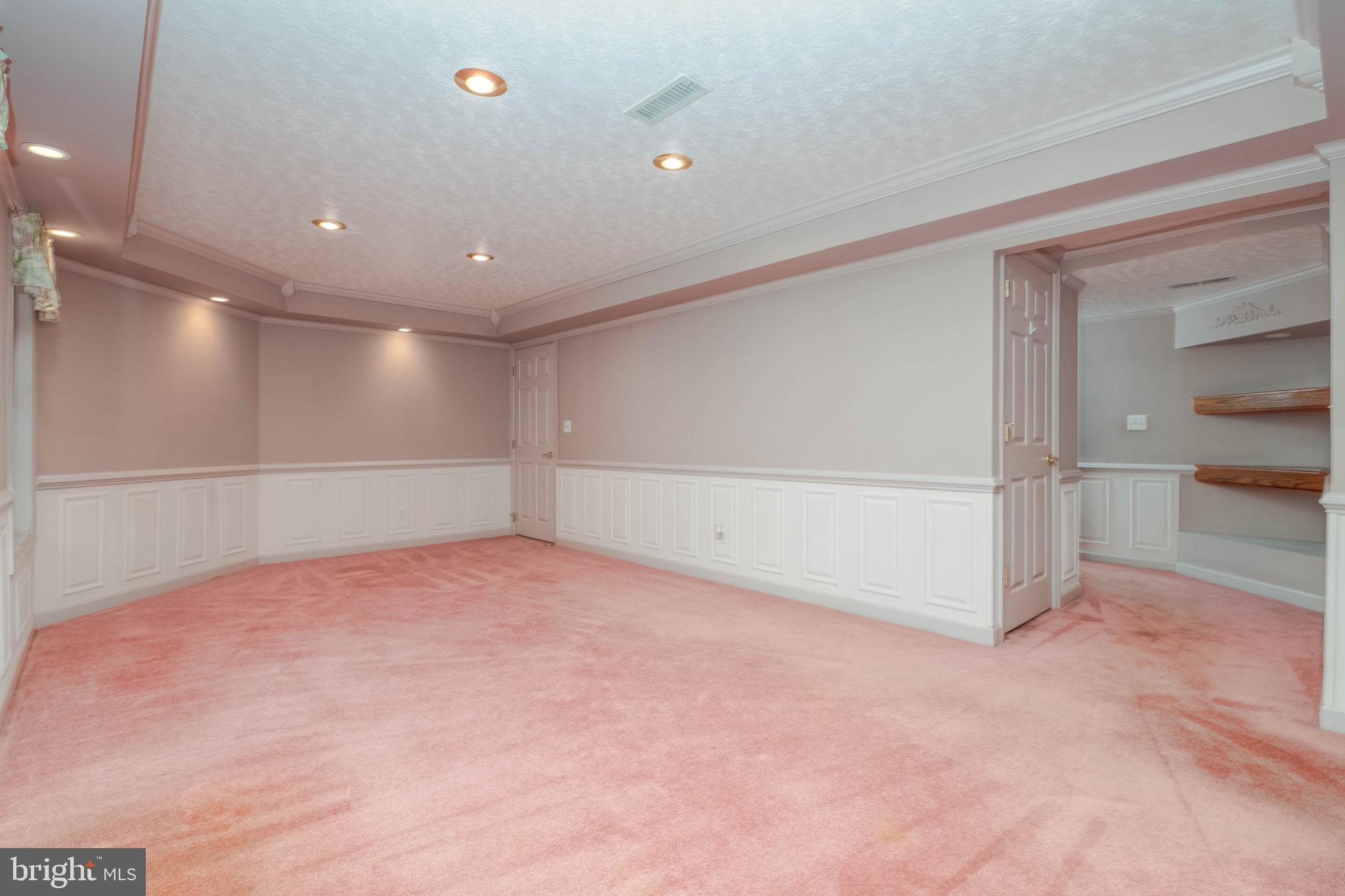 EQUESTRIAN ACRES - Residential