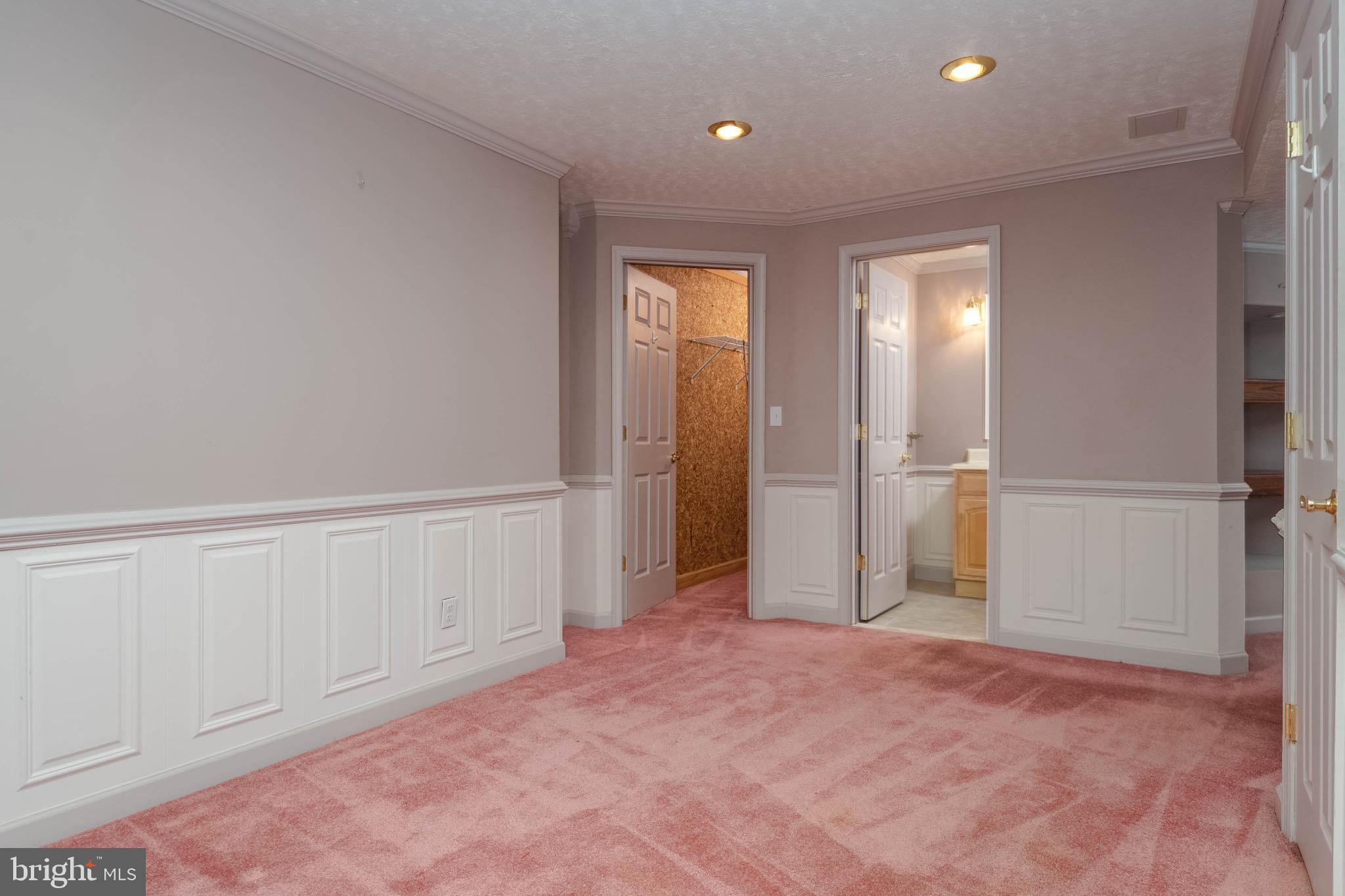 EQUESTRIAN ACRES - Residential