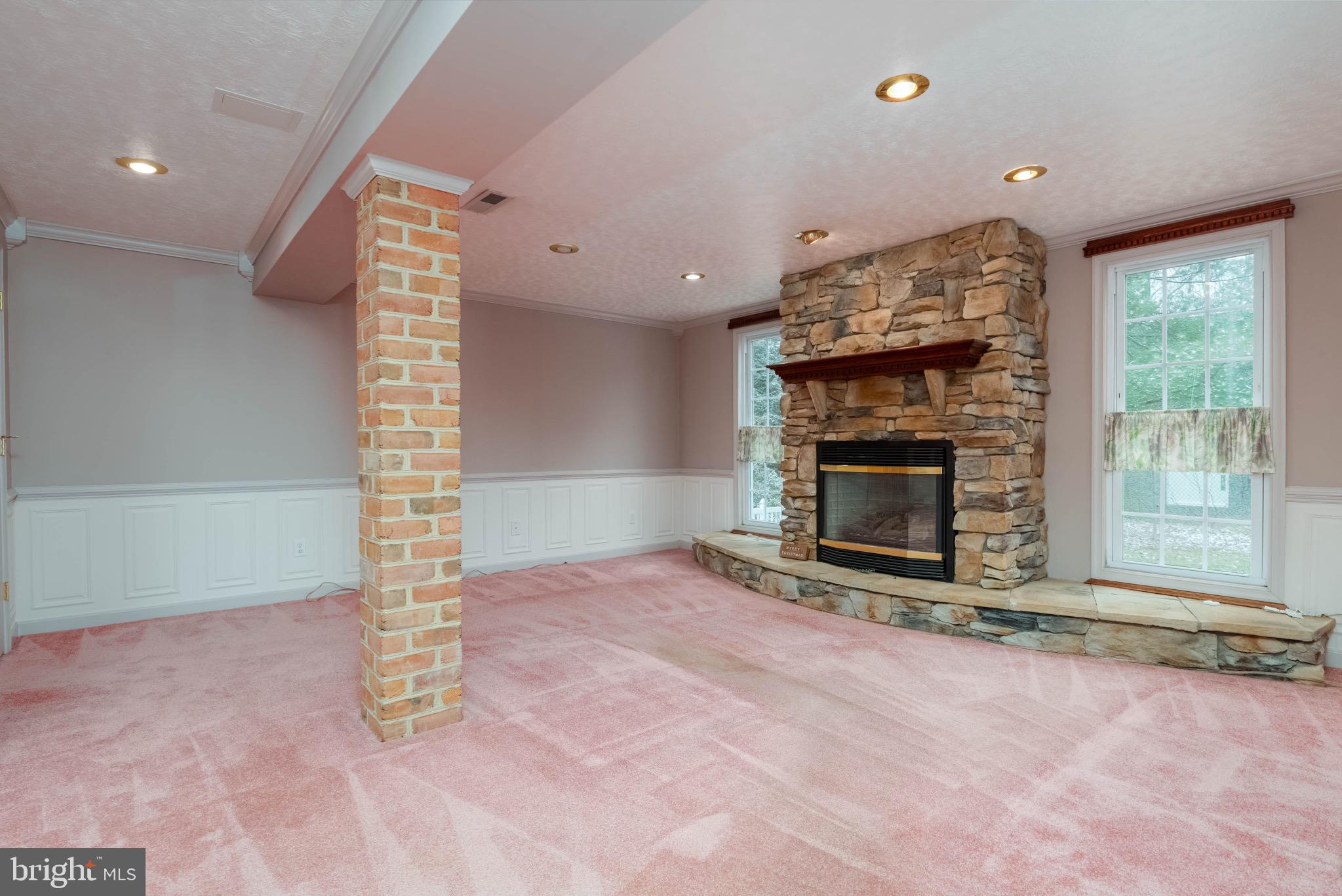 EQUESTRIAN ACRES - Residential