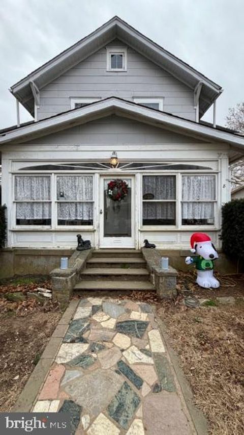 8 STUART AVENUE GLENOLDEN PA 19036