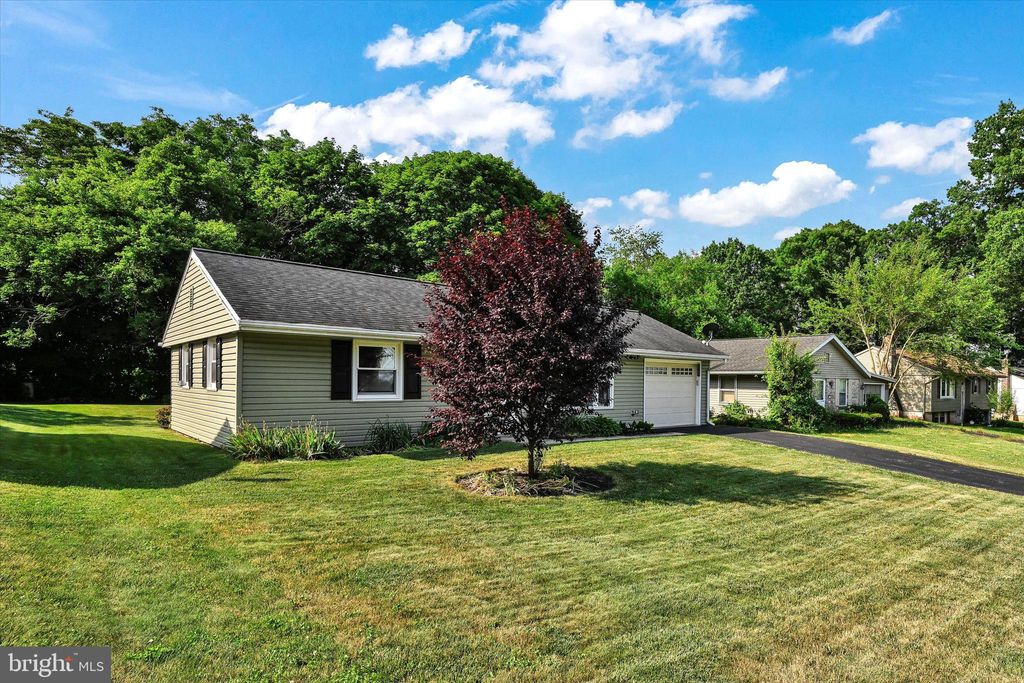 Photo of 35 E Summit Drive, Stevens, PA 17578 (MLS # PALA2052442)
