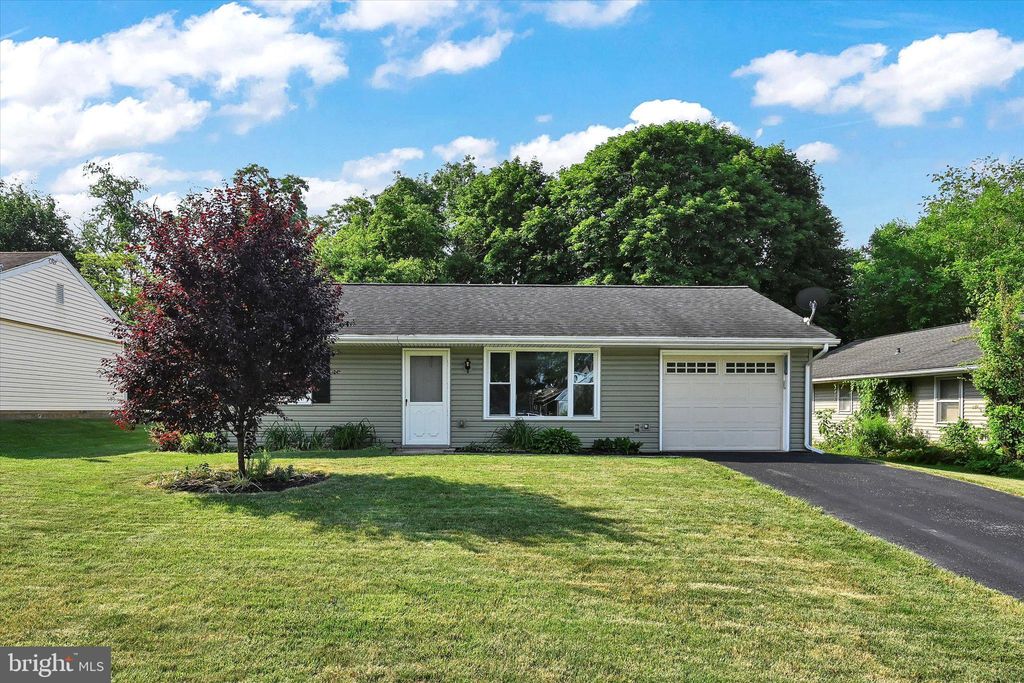 Photo of 35 E Summit Drive, Stevens, PA 17578 (MLS # PALA2052442)