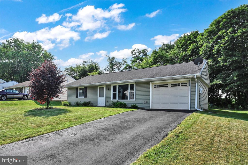 Photo of 35 E Summit Drive, Stevens, PA 17578 (MLS # PALA2052442)