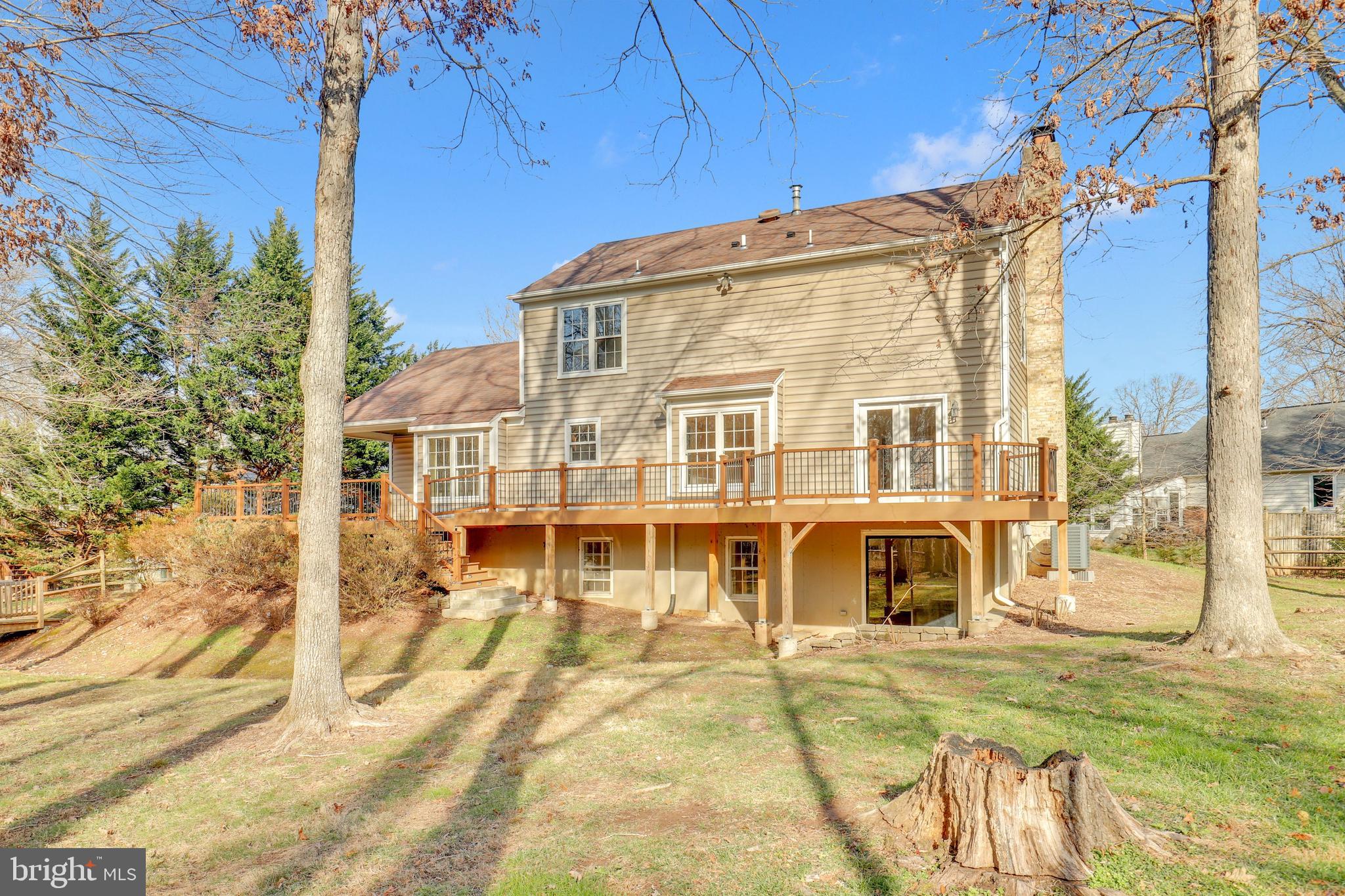 COUNTRY CLUB MANOR - Residential