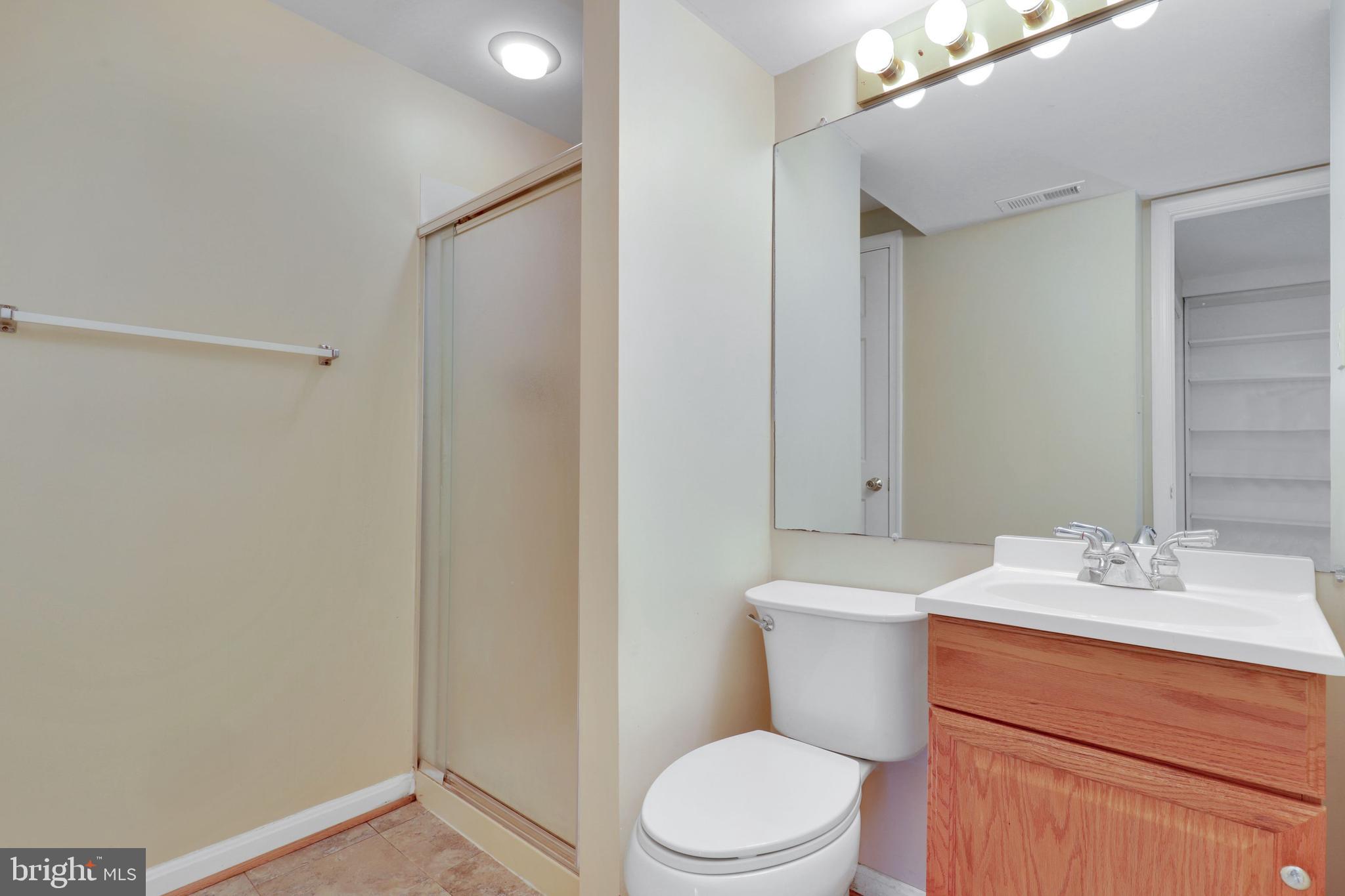 COUNTRY CLUB MANOR - Residential