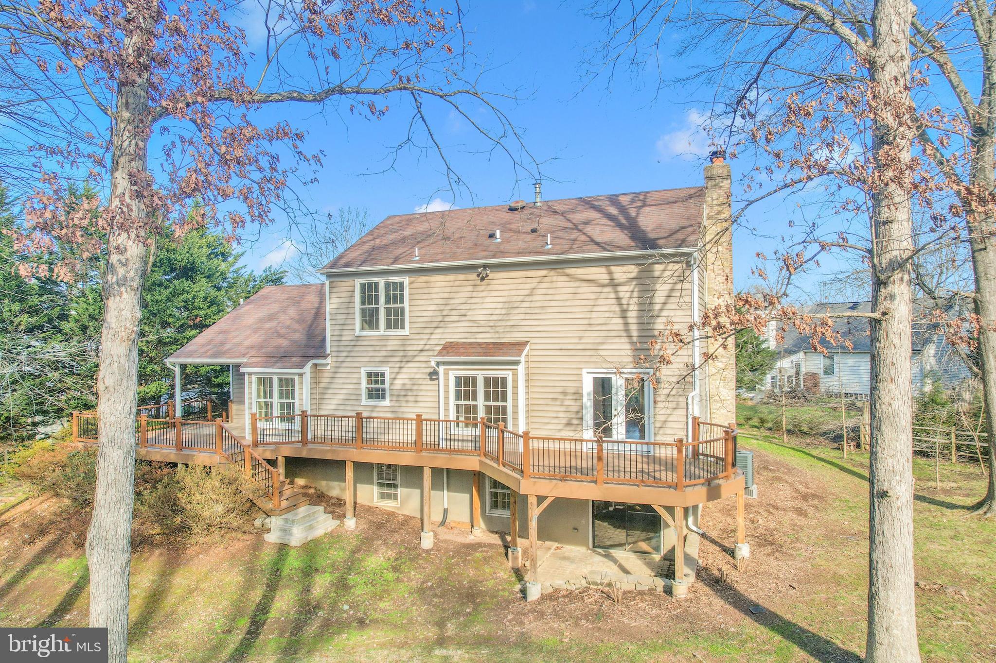 COUNTRY CLUB MANOR - Residential