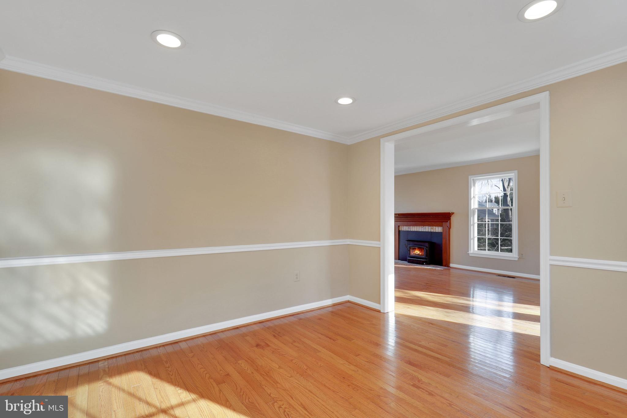 COUNTRY CLUB MANOR - Residential