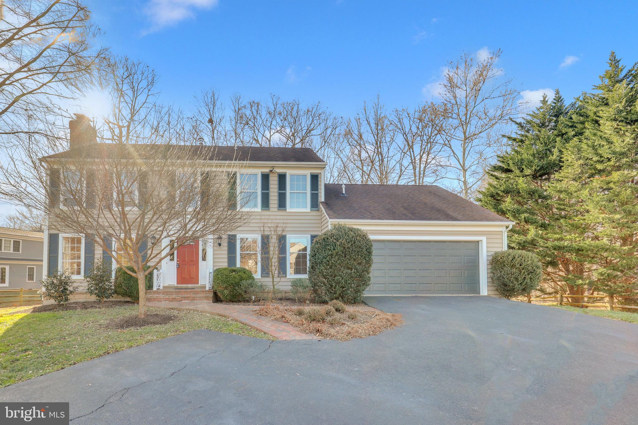 COUNTRY CLUB MANOR - Residential