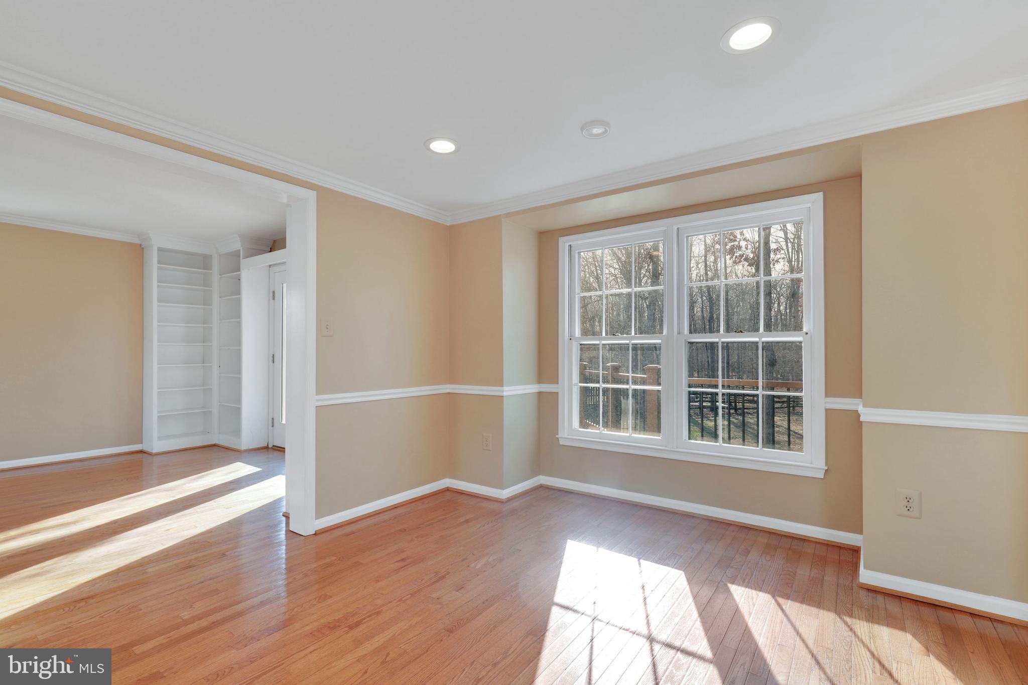 COUNTRY CLUB MANOR - Residential