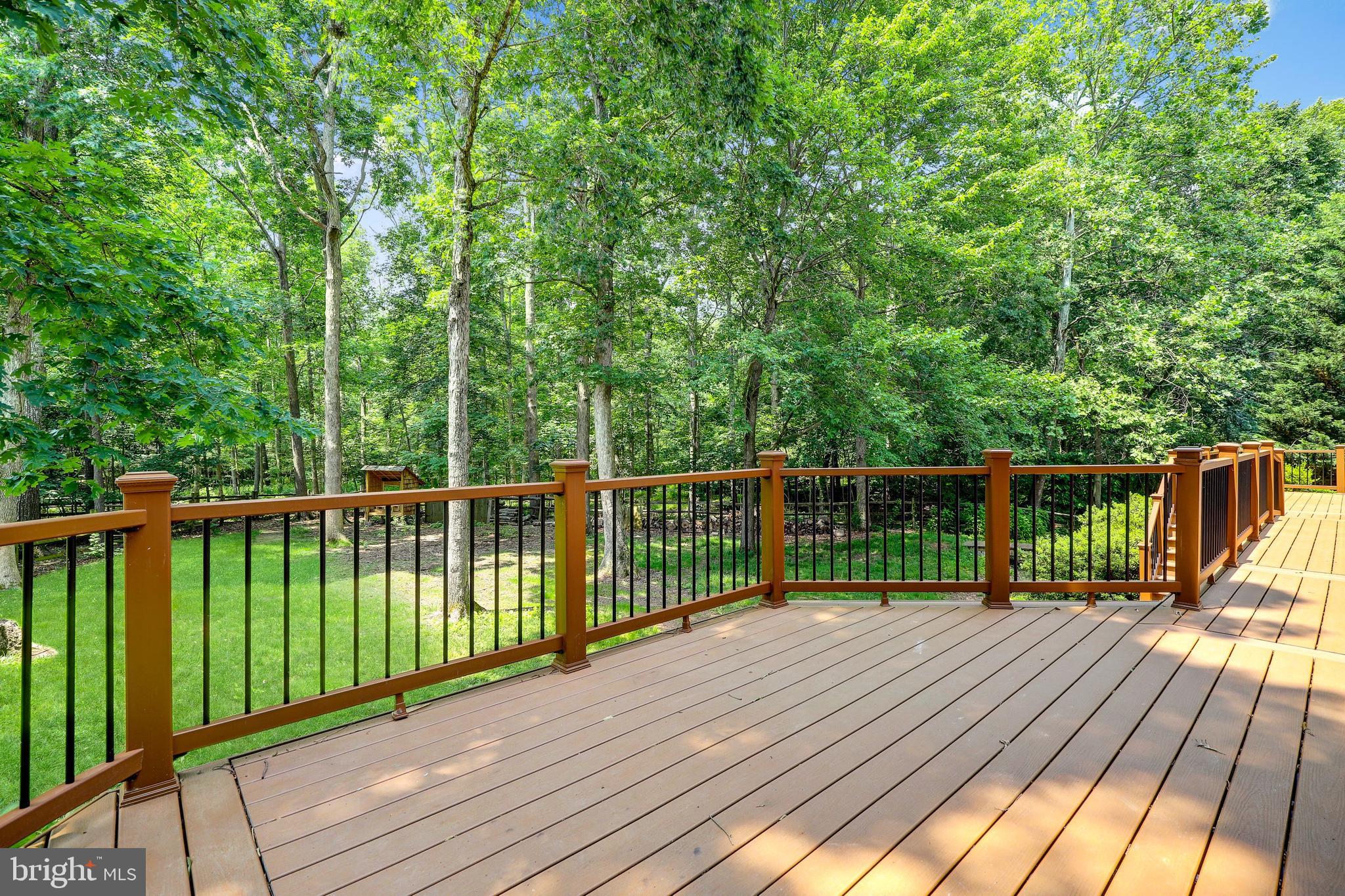 COUNTRY CLUB MANOR - Residential