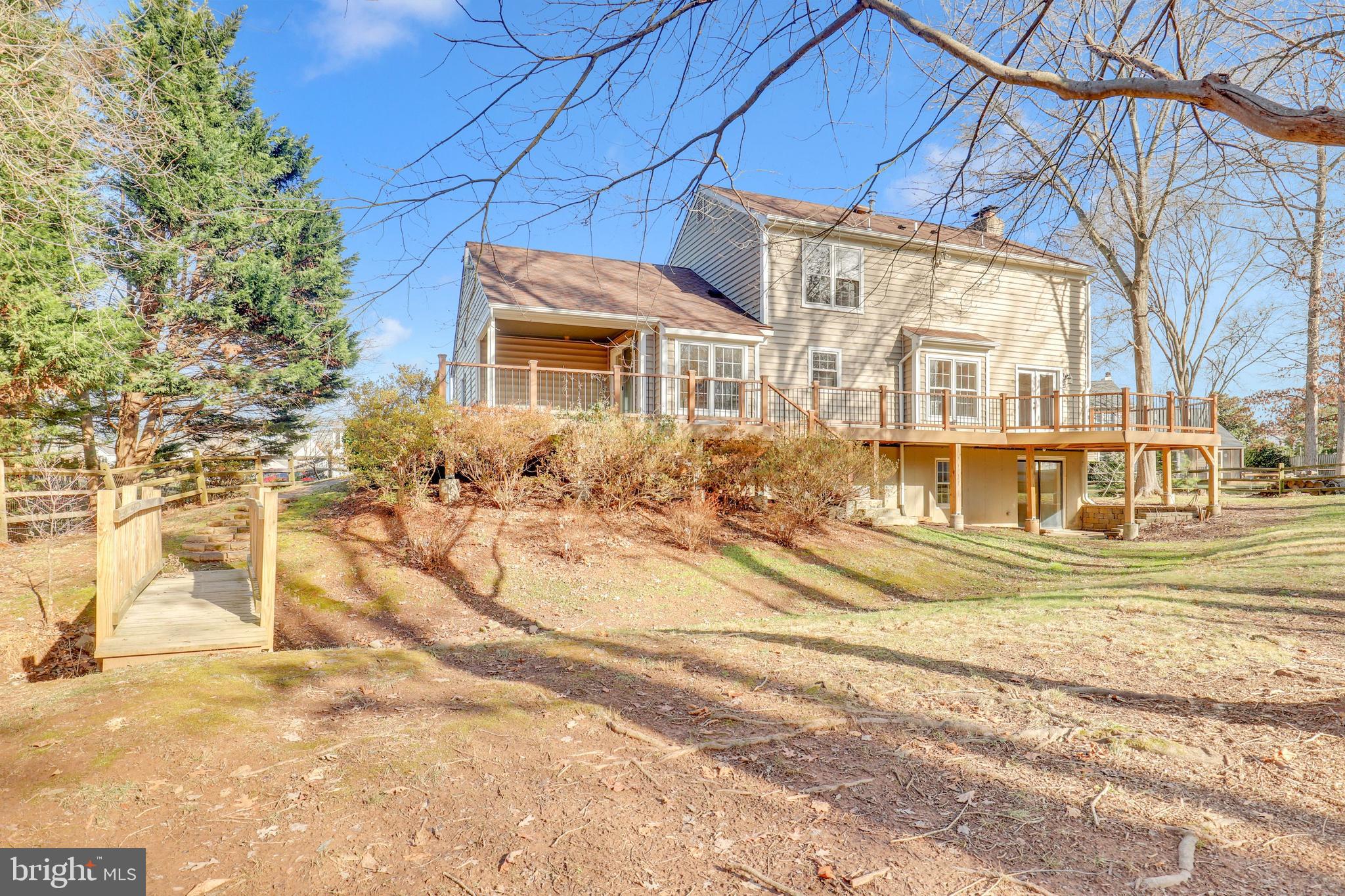 COUNTRY CLUB MANOR - Residential