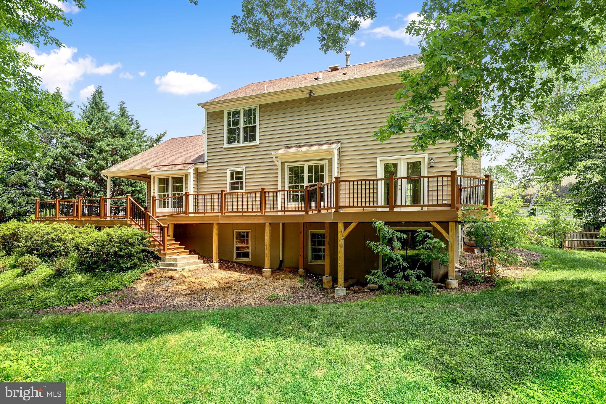 COUNTRY CLUB MANOR - Residential