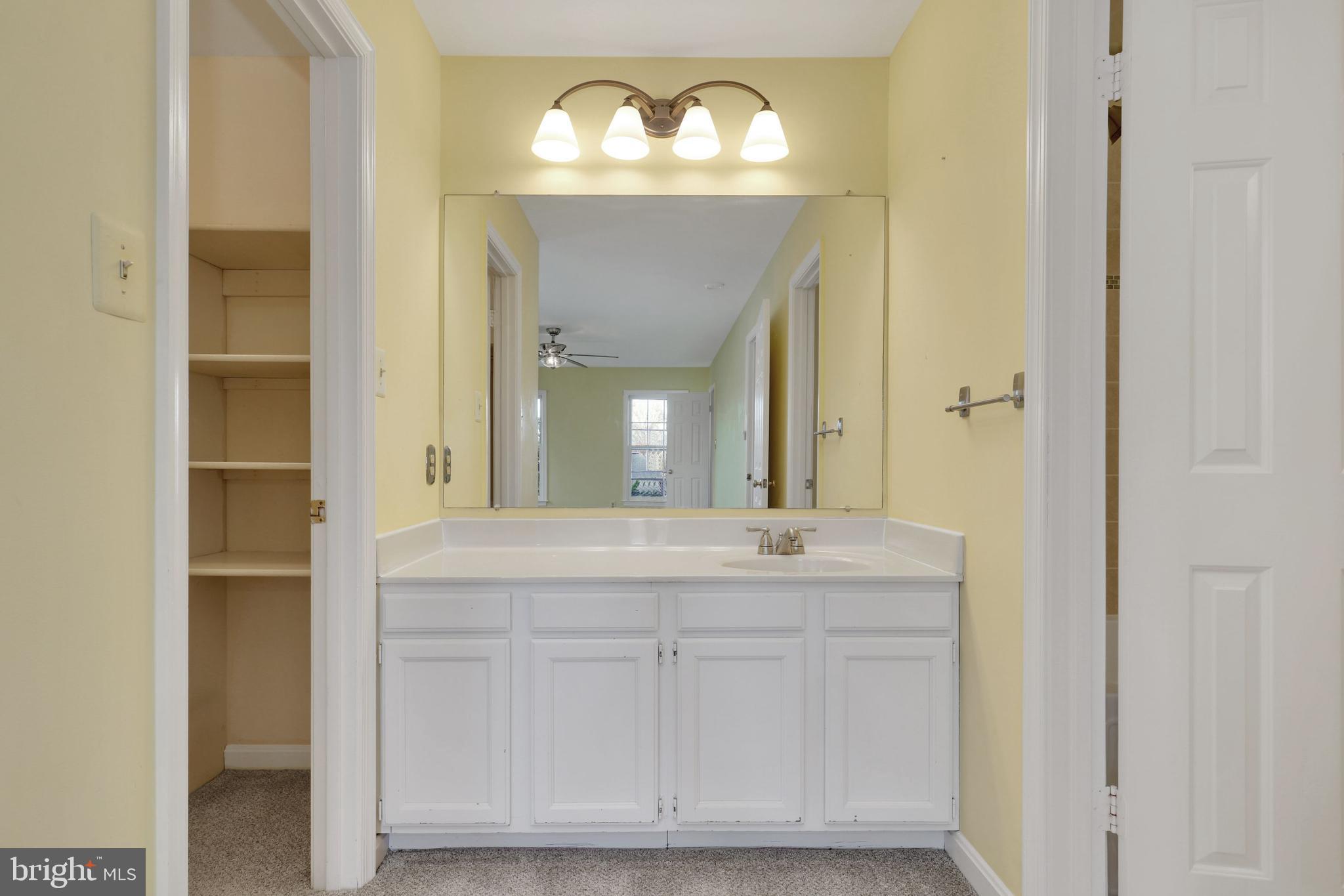 COUNTRY CLUB MANOR - Residential