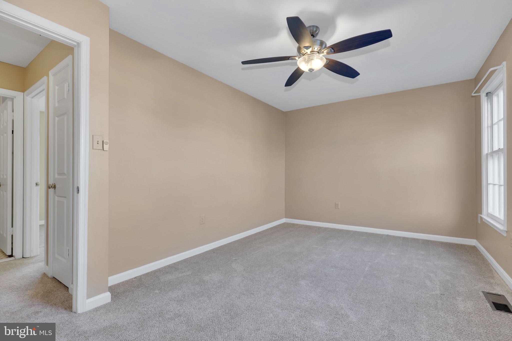 COUNTRY CLUB MANOR - Residential