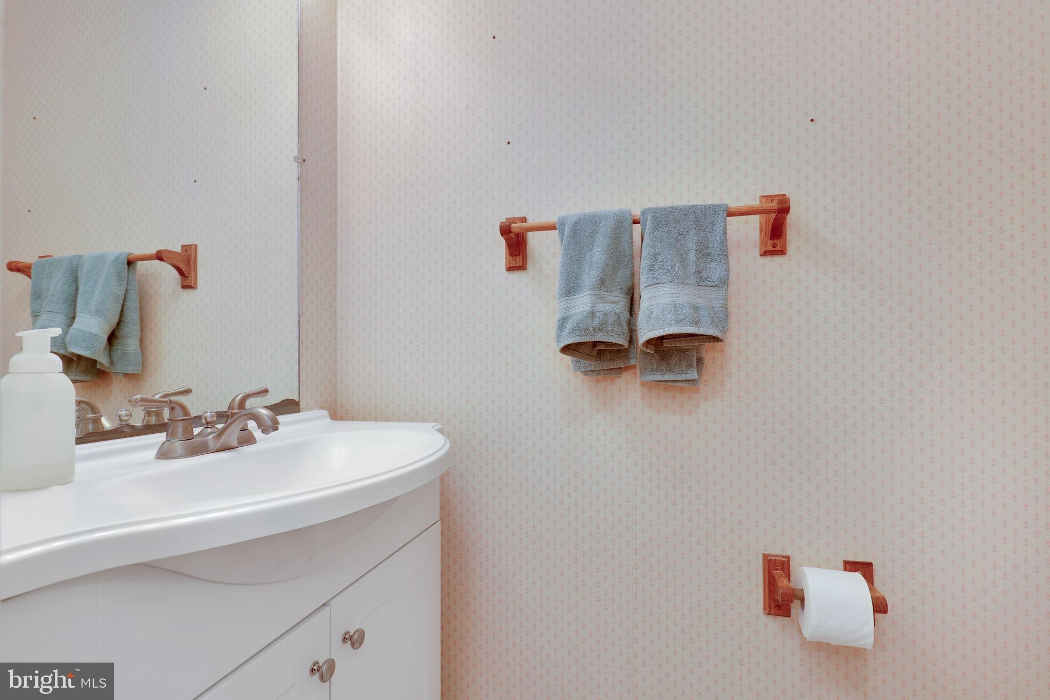 COUNTRY CLUB MANOR - Residential