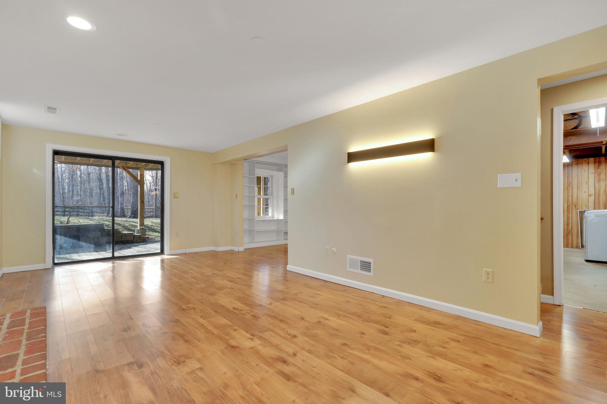 COUNTRY CLUB MANOR - Residential