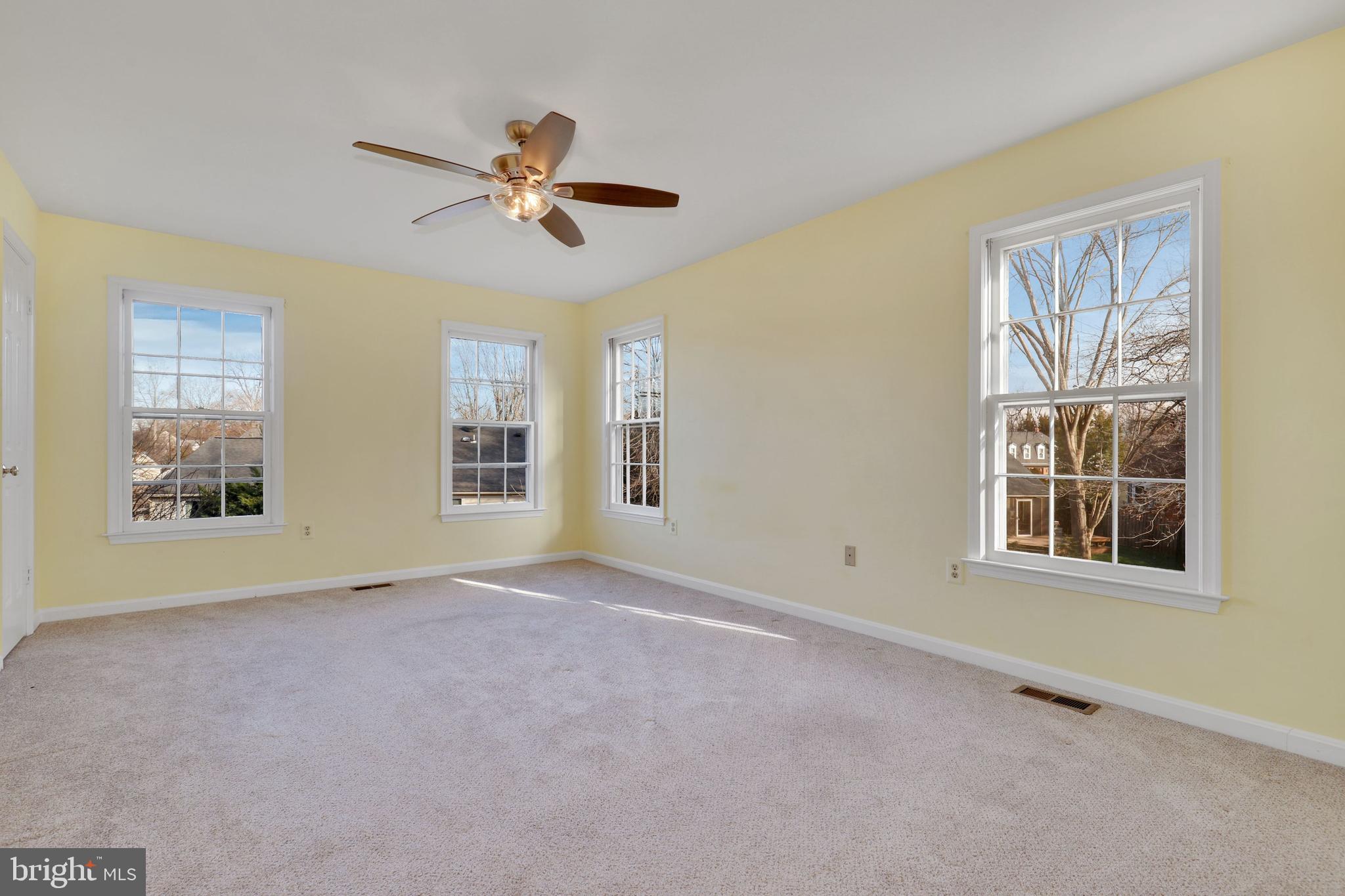 COUNTRY CLUB MANOR - Residential