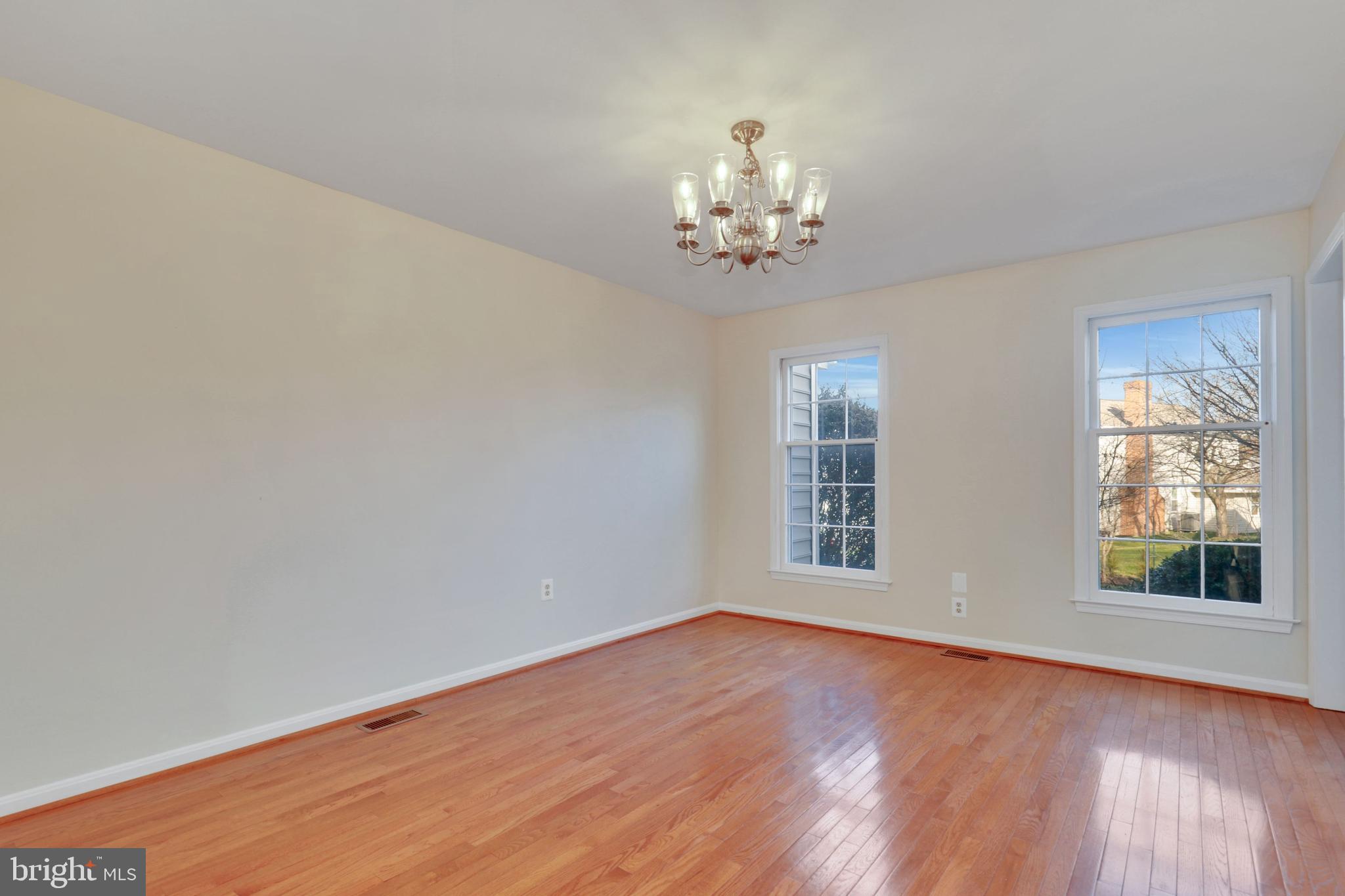 COUNTRY CLUB MANOR - Residential