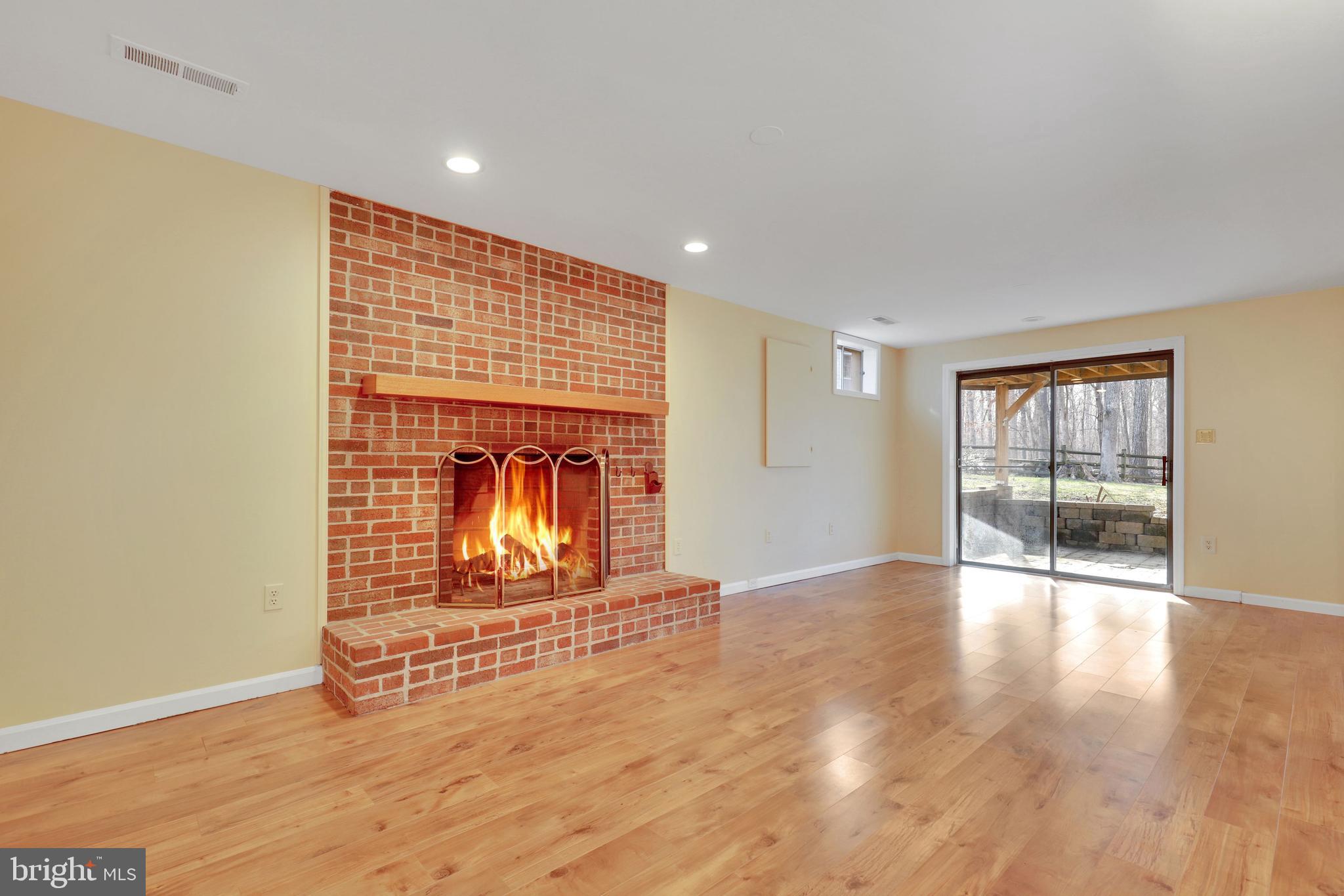 COUNTRY CLUB MANOR - Residential