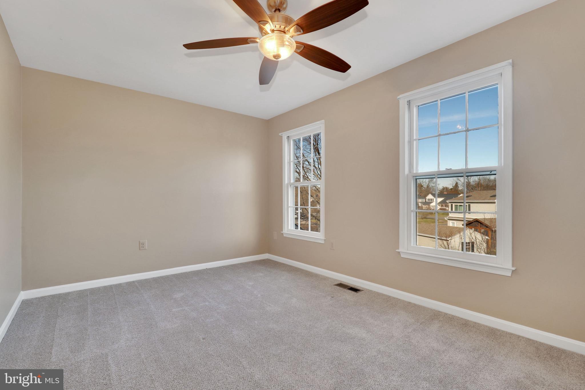 COUNTRY CLUB MANOR - Residential