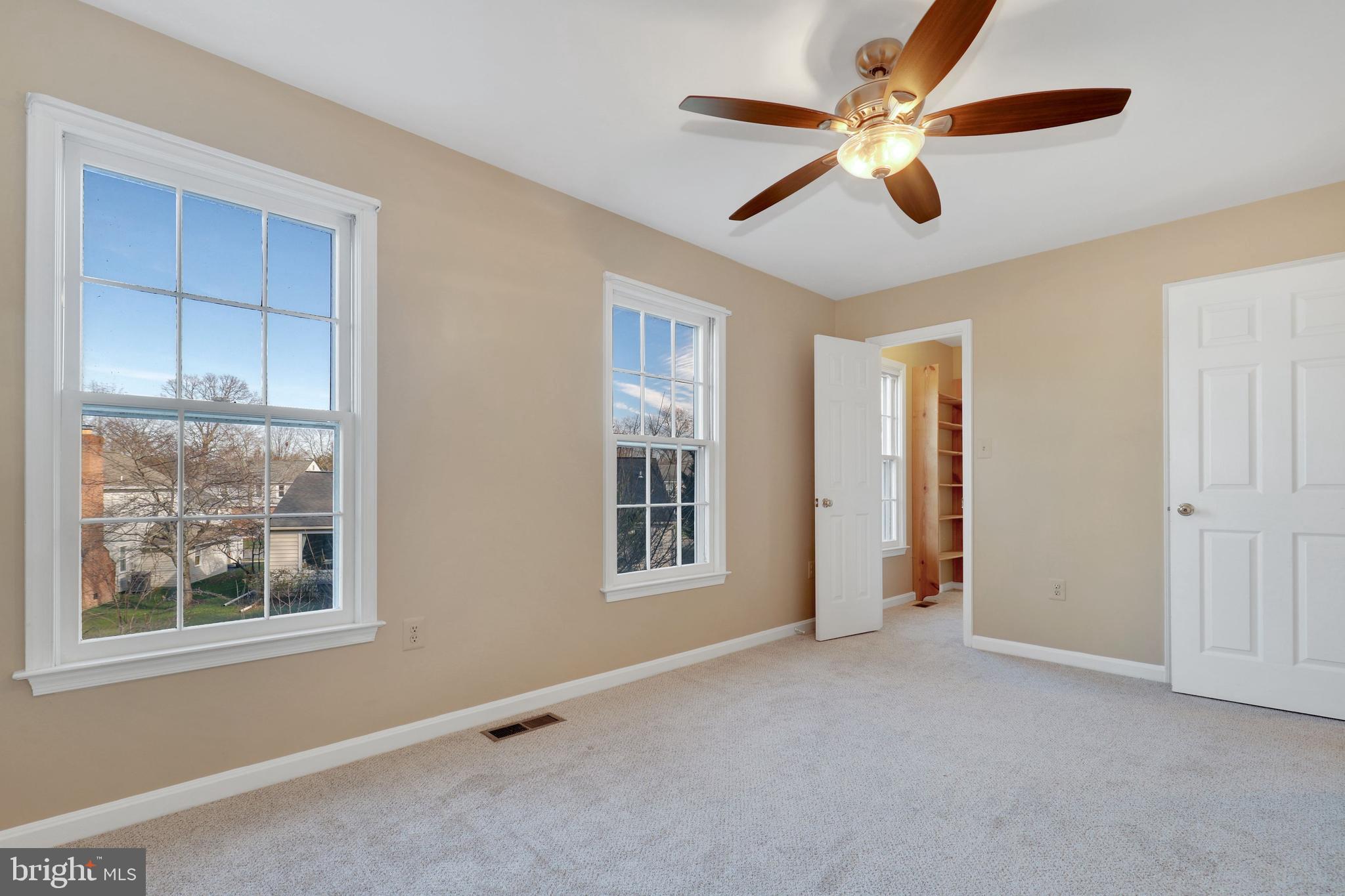 COUNTRY CLUB MANOR - Residential