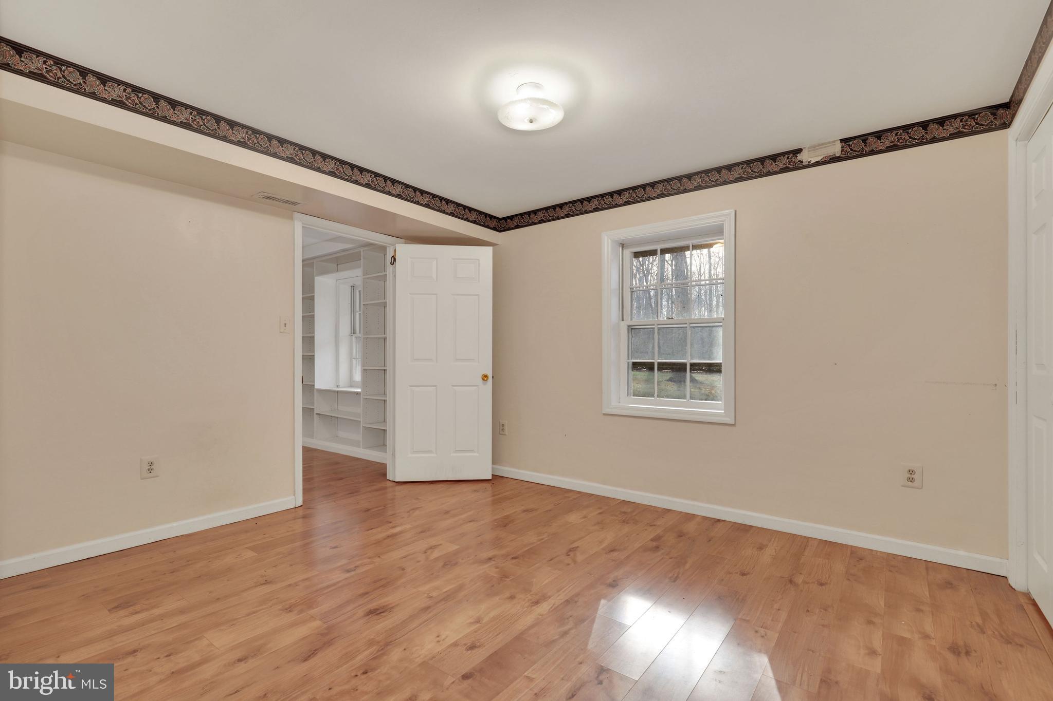 COUNTRY CLUB MANOR - Residential