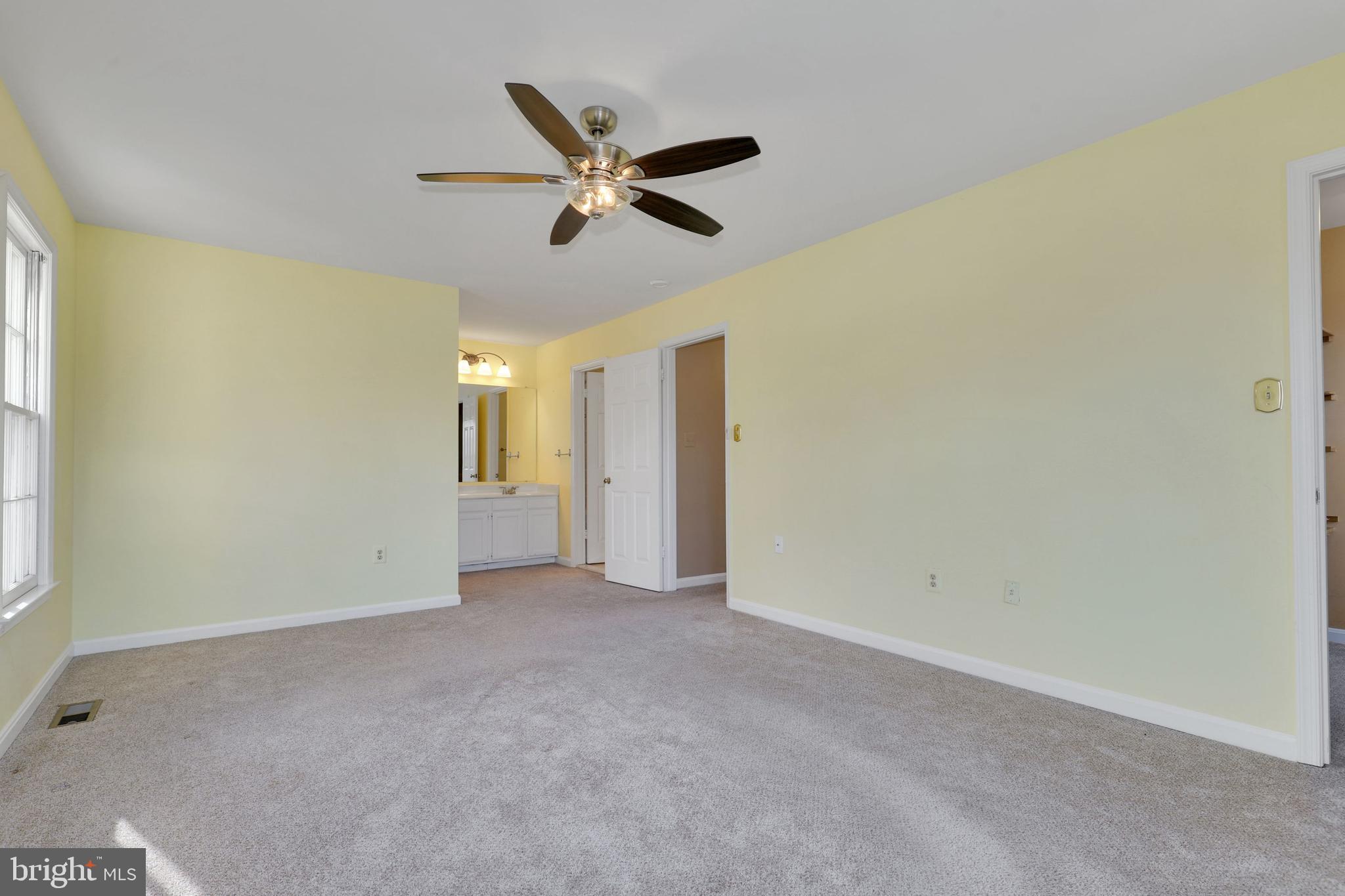 COUNTRY CLUB MANOR - Residential