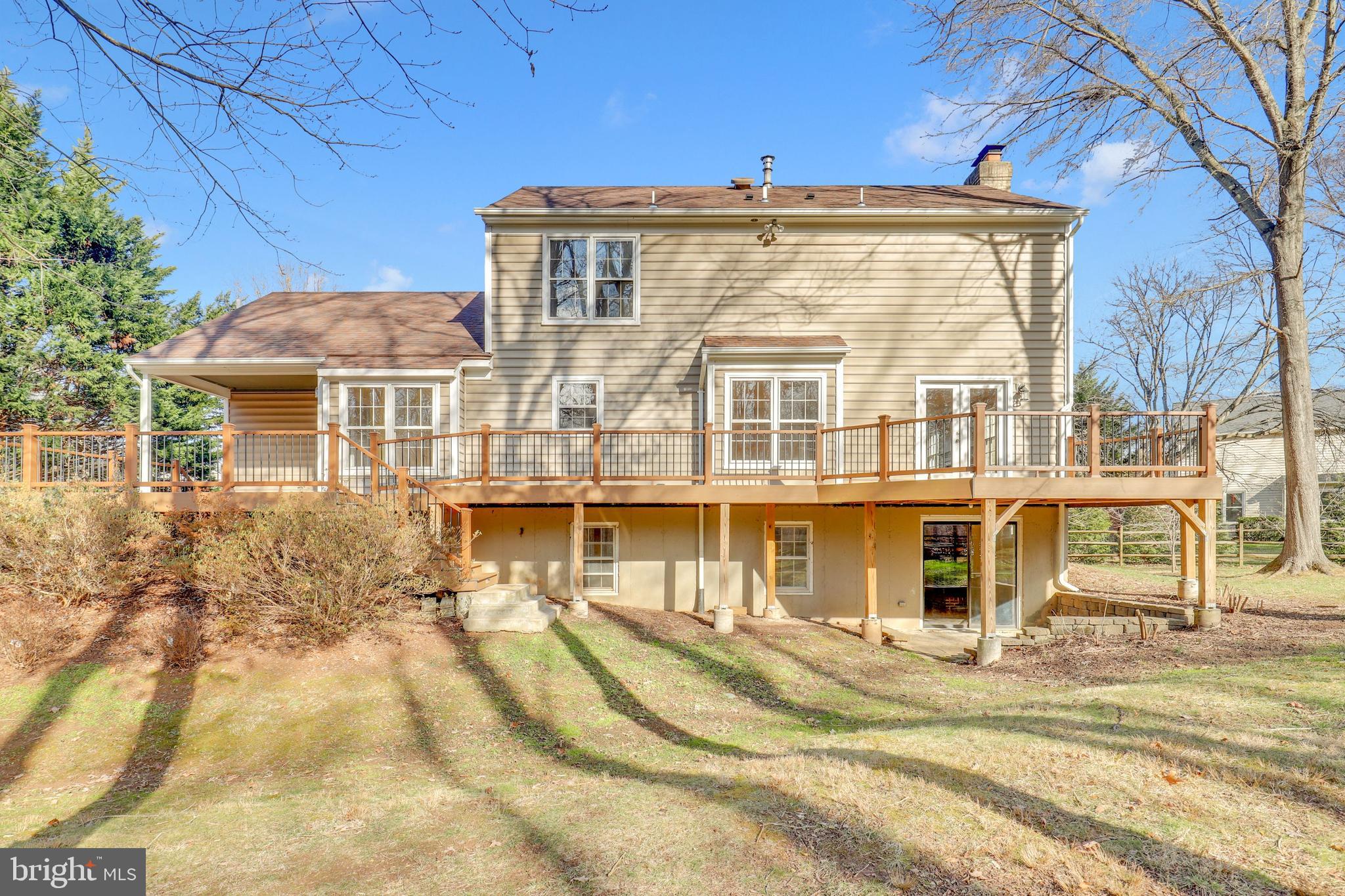 COUNTRY CLUB MANOR - Residential