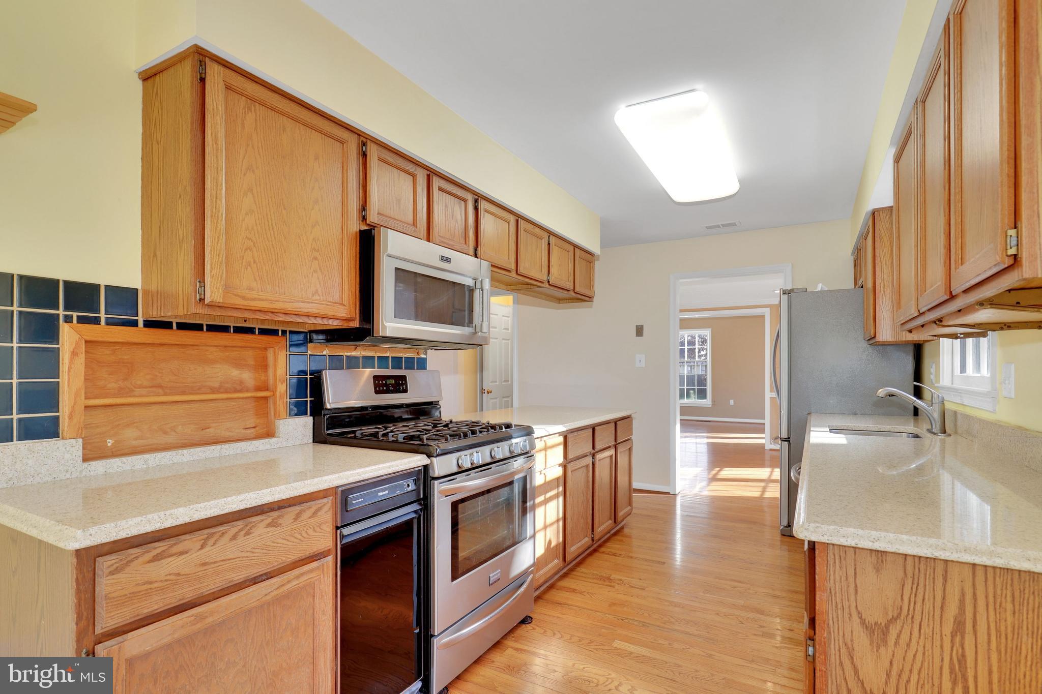 COUNTRY CLUB MANOR - Residential