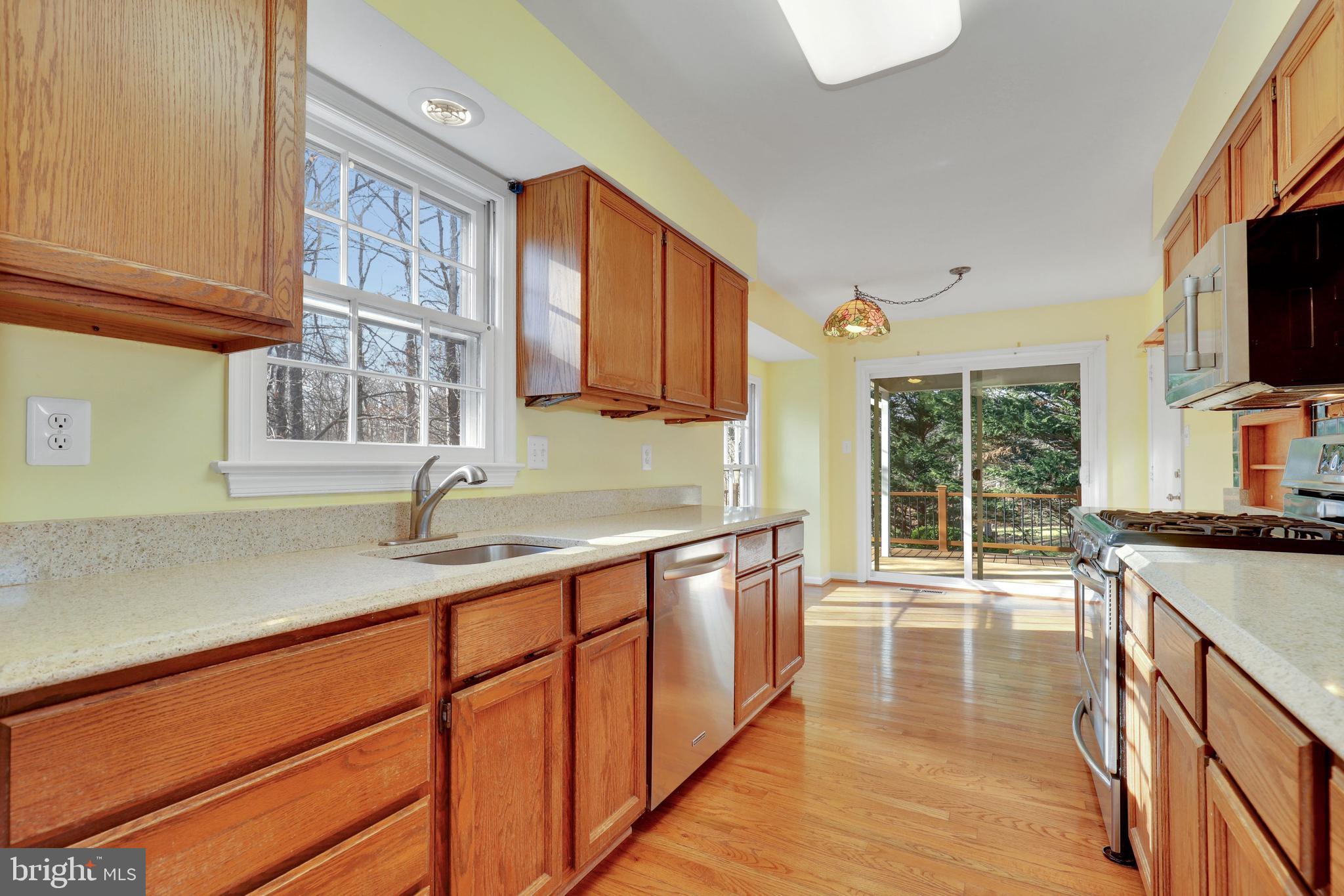 COUNTRY CLUB MANOR - Residential