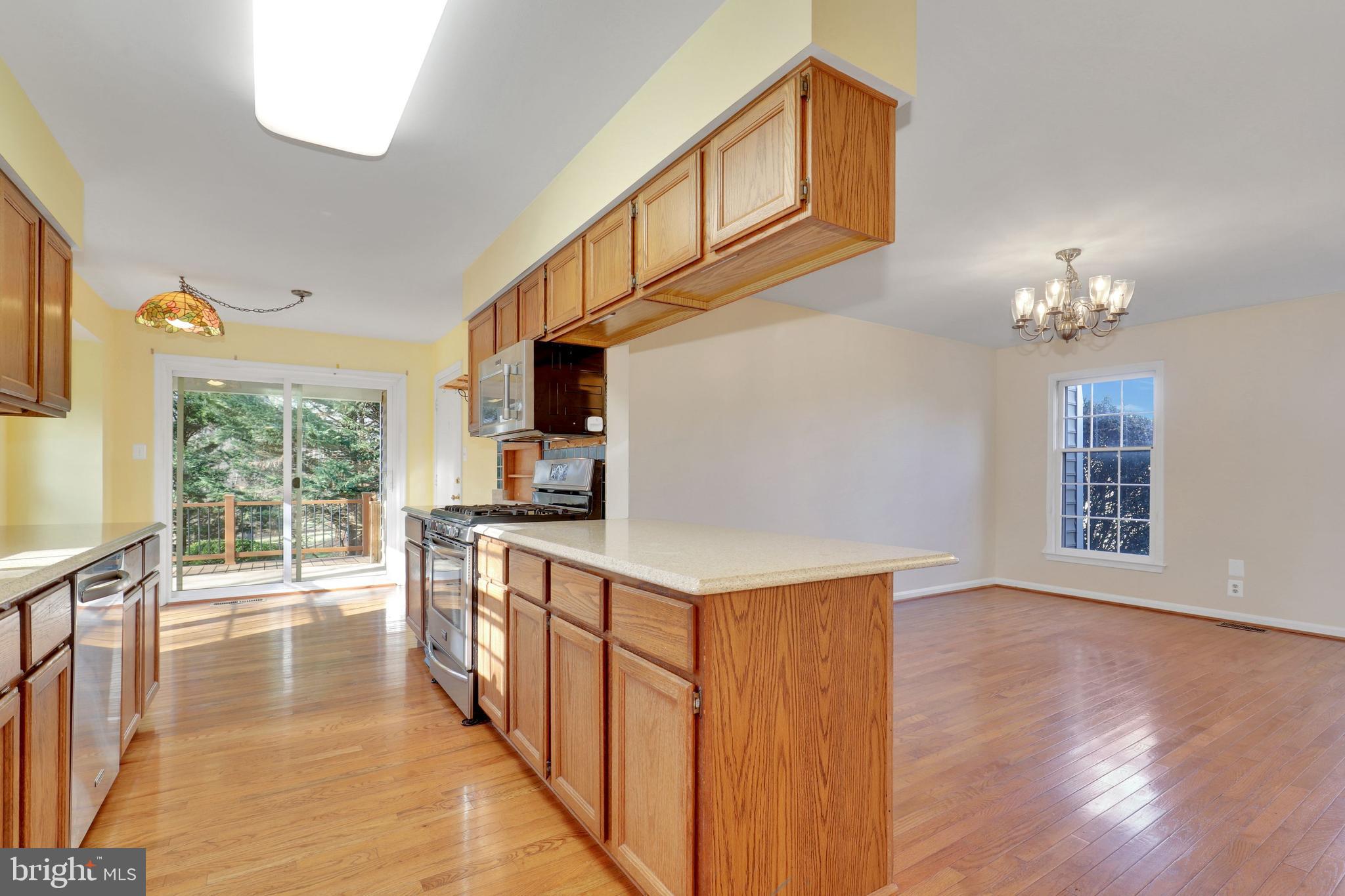 COUNTRY CLUB MANOR - Residential