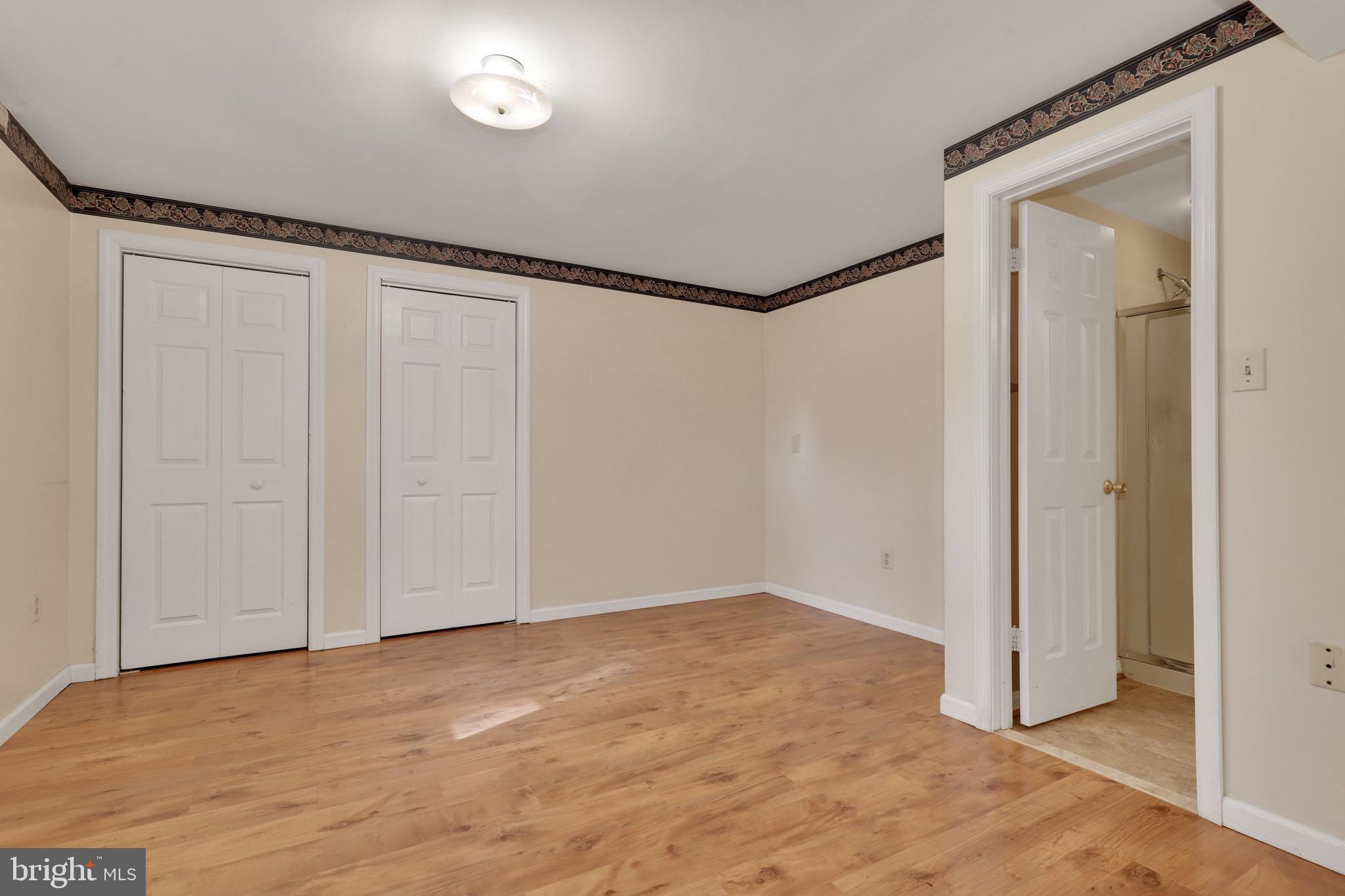 COUNTRY CLUB MANOR - Residential