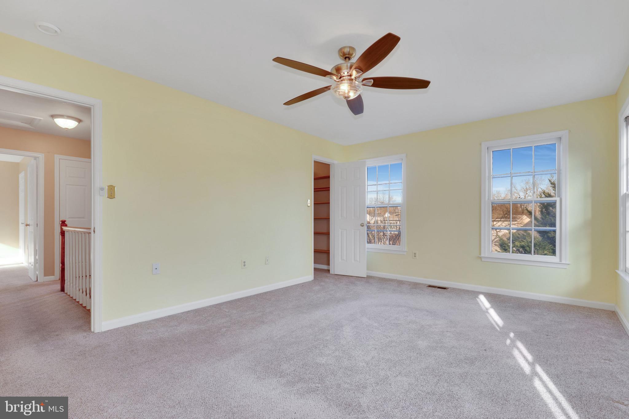 COUNTRY CLUB MANOR - Residential