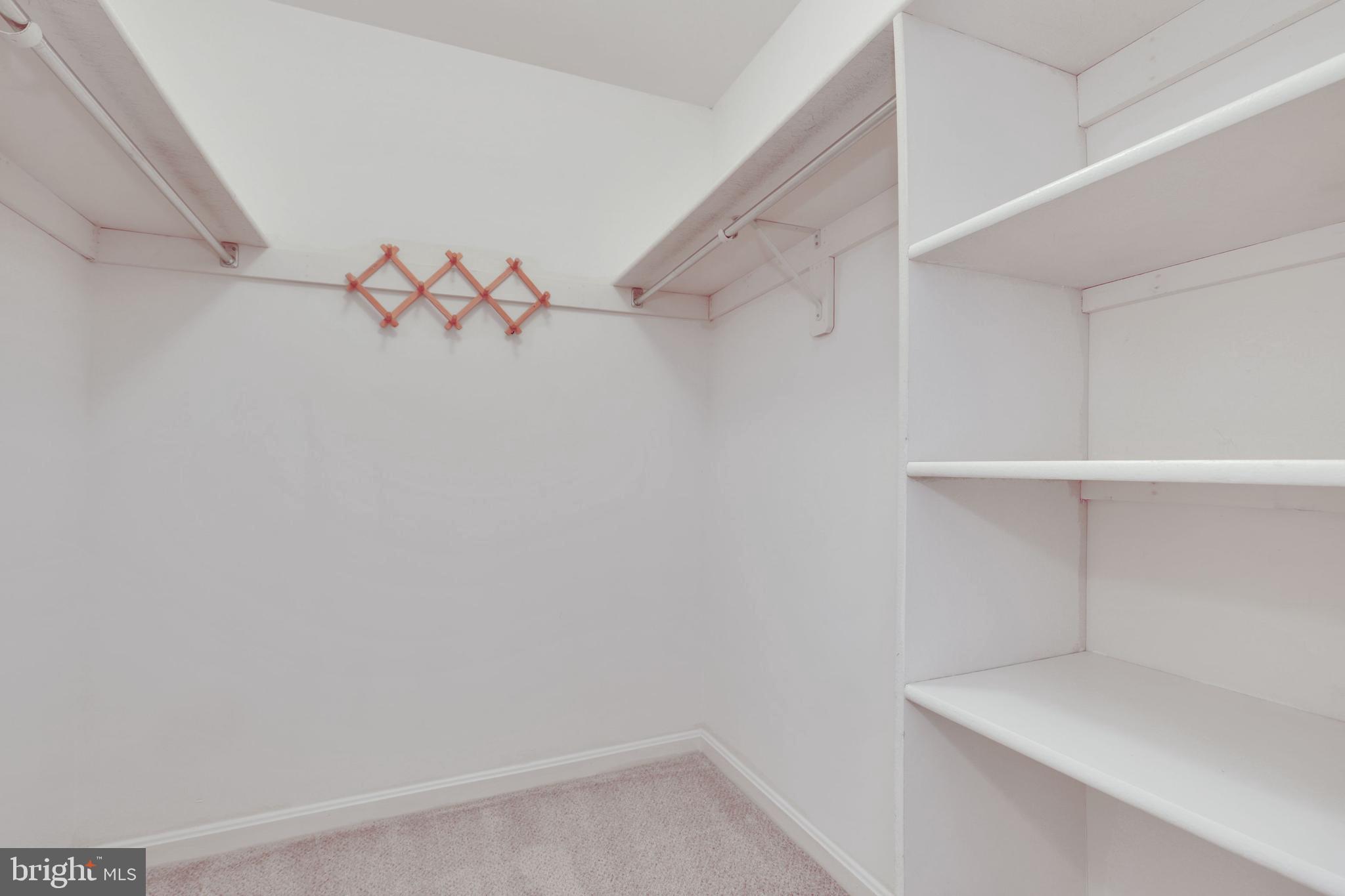 COUNTRY CLUB MANOR - Residential