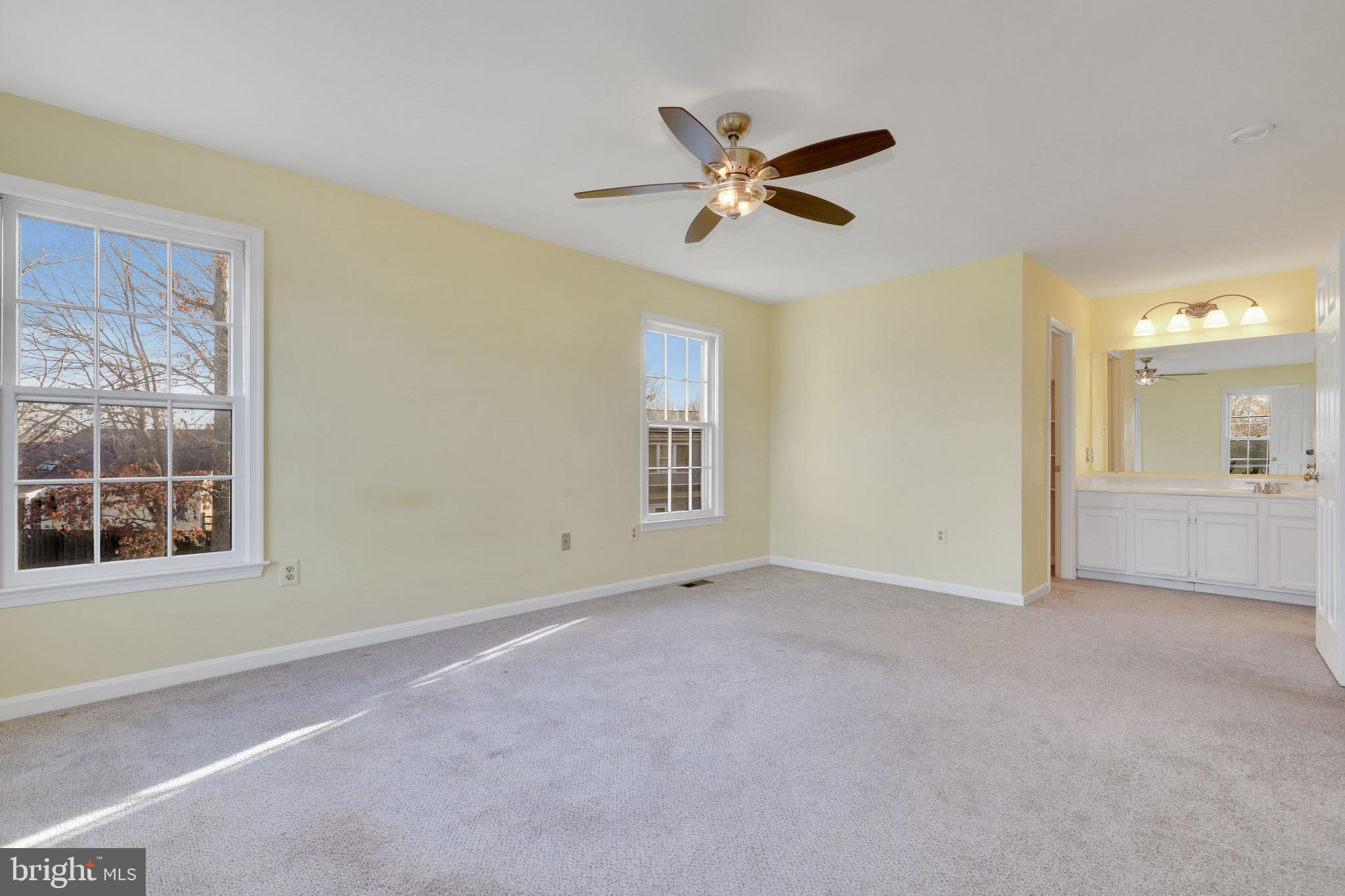 COUNTRY CLUB MANOR - Residential