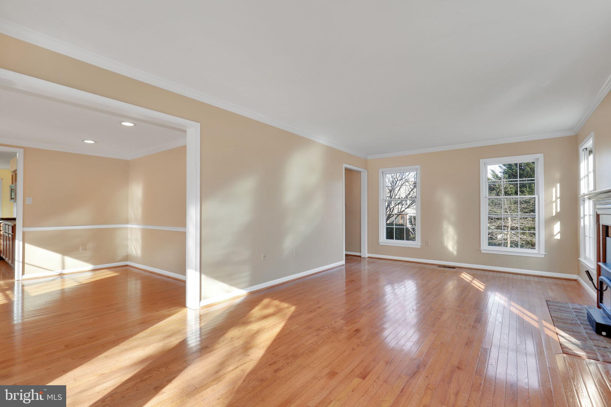 COUNTRY CLUB MANOR - Residential